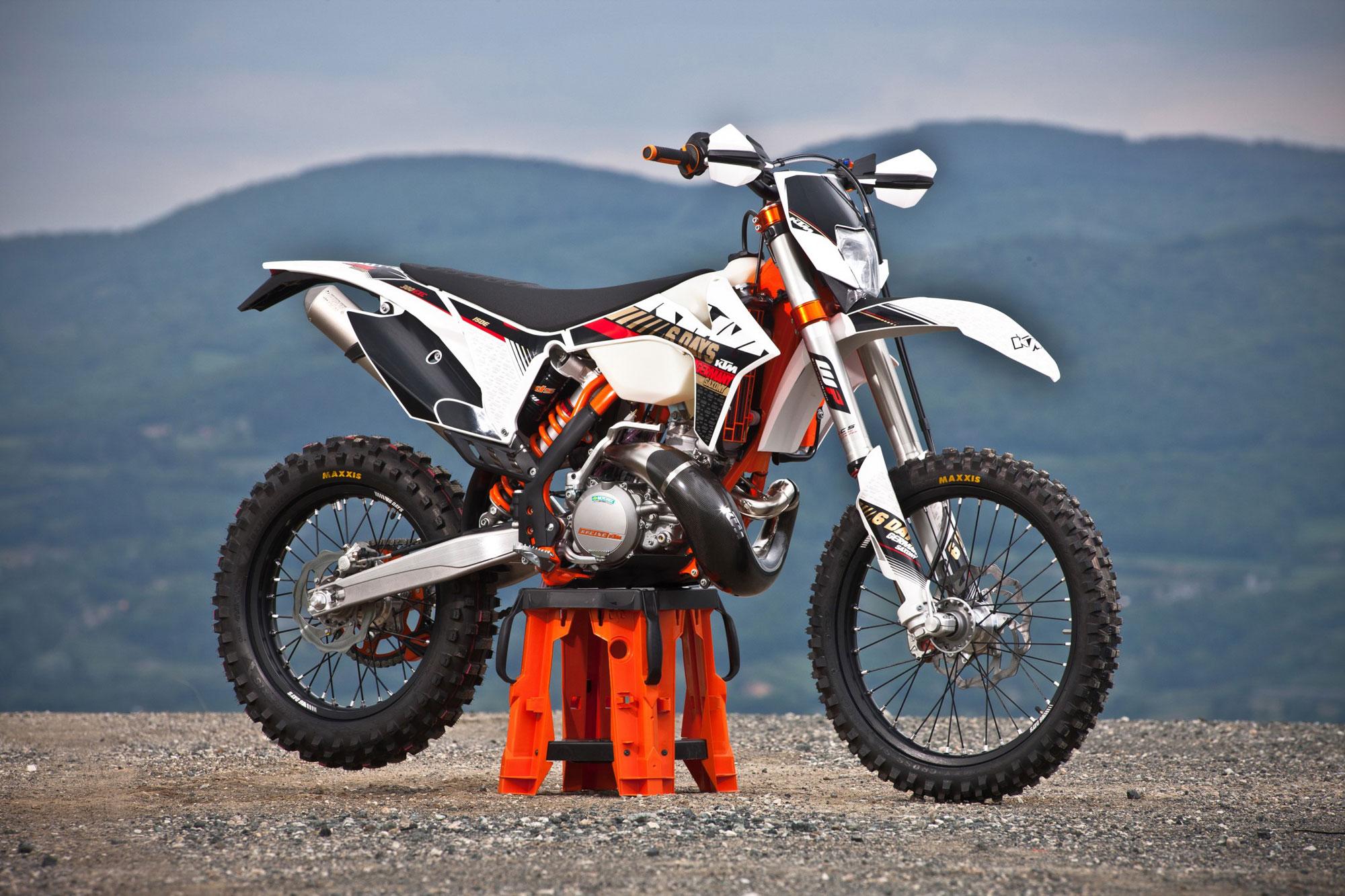 2000x1333 KTM 300 EXC Six Days q wallpaperx1333
