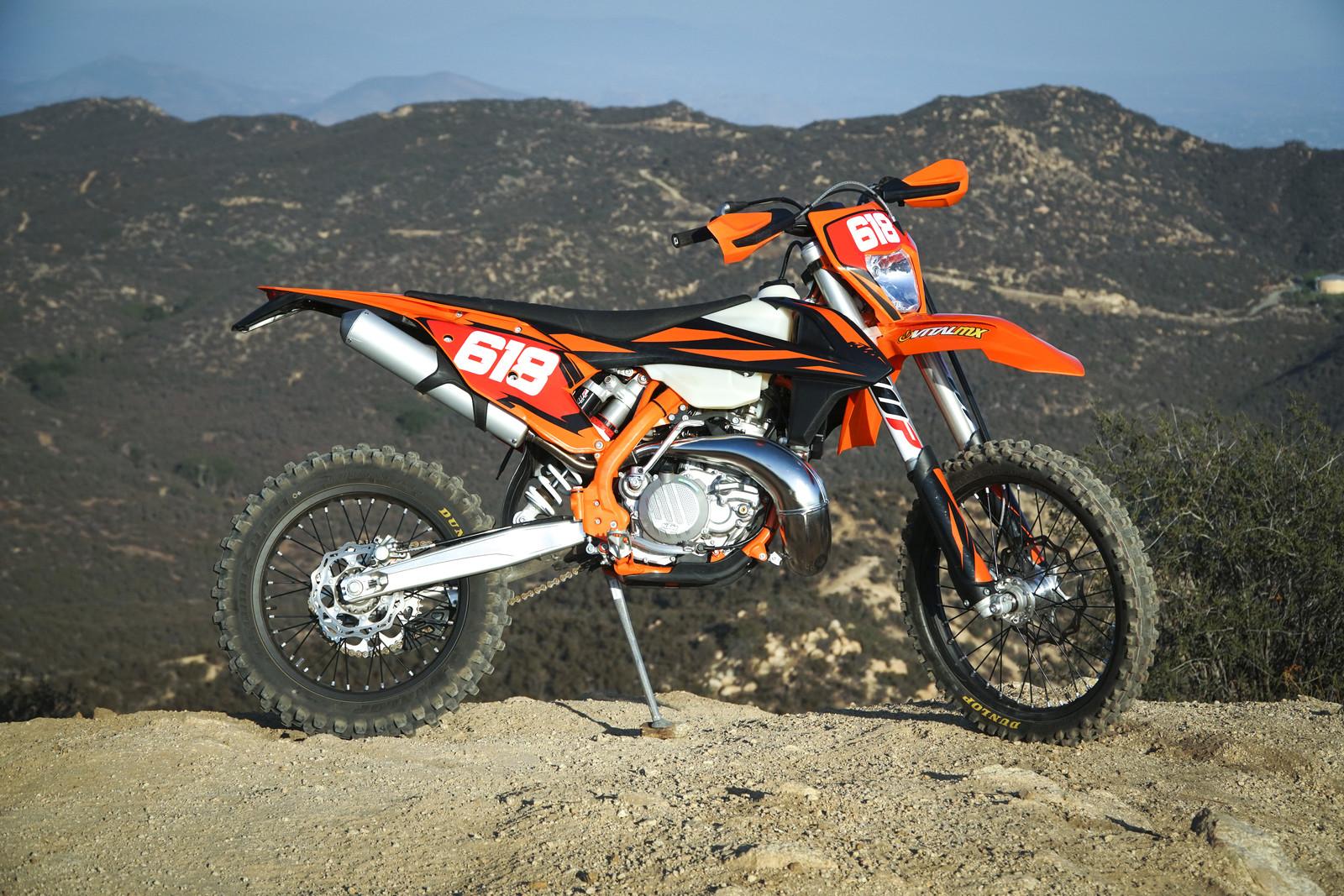 1600x1067 First Impression: 2019 KTM 300 XC W TPI Feature Stories