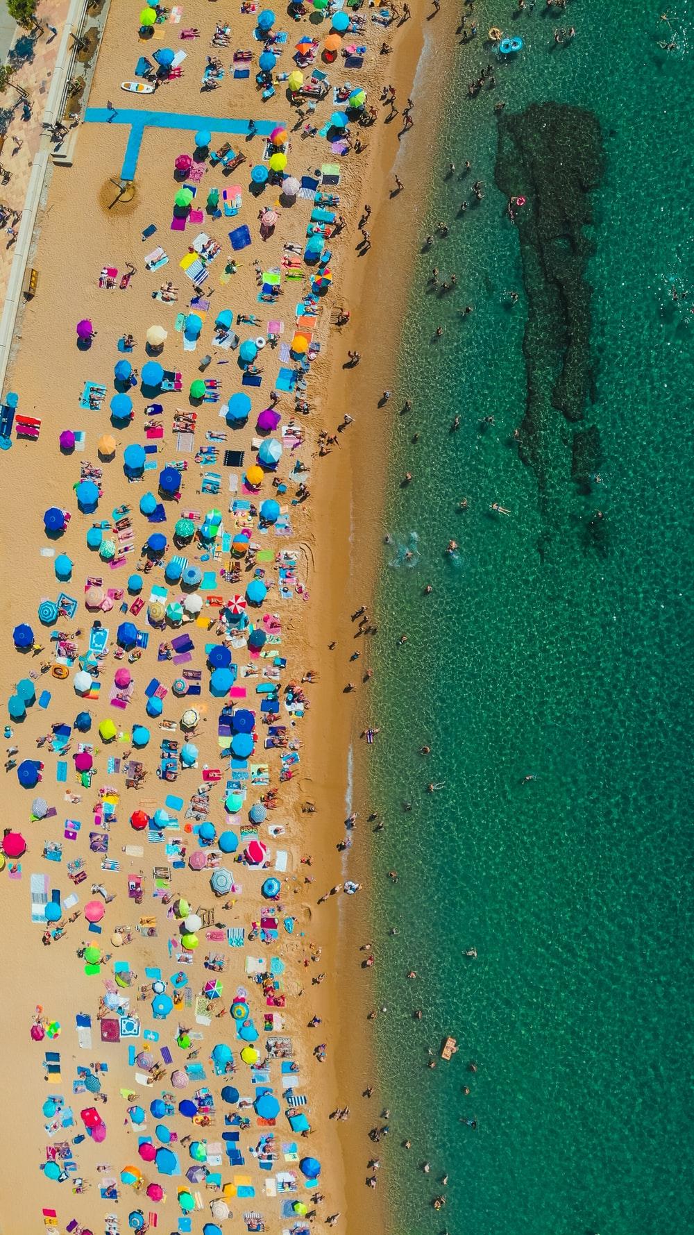 1000x1779 aerial view of crowd on beach photo