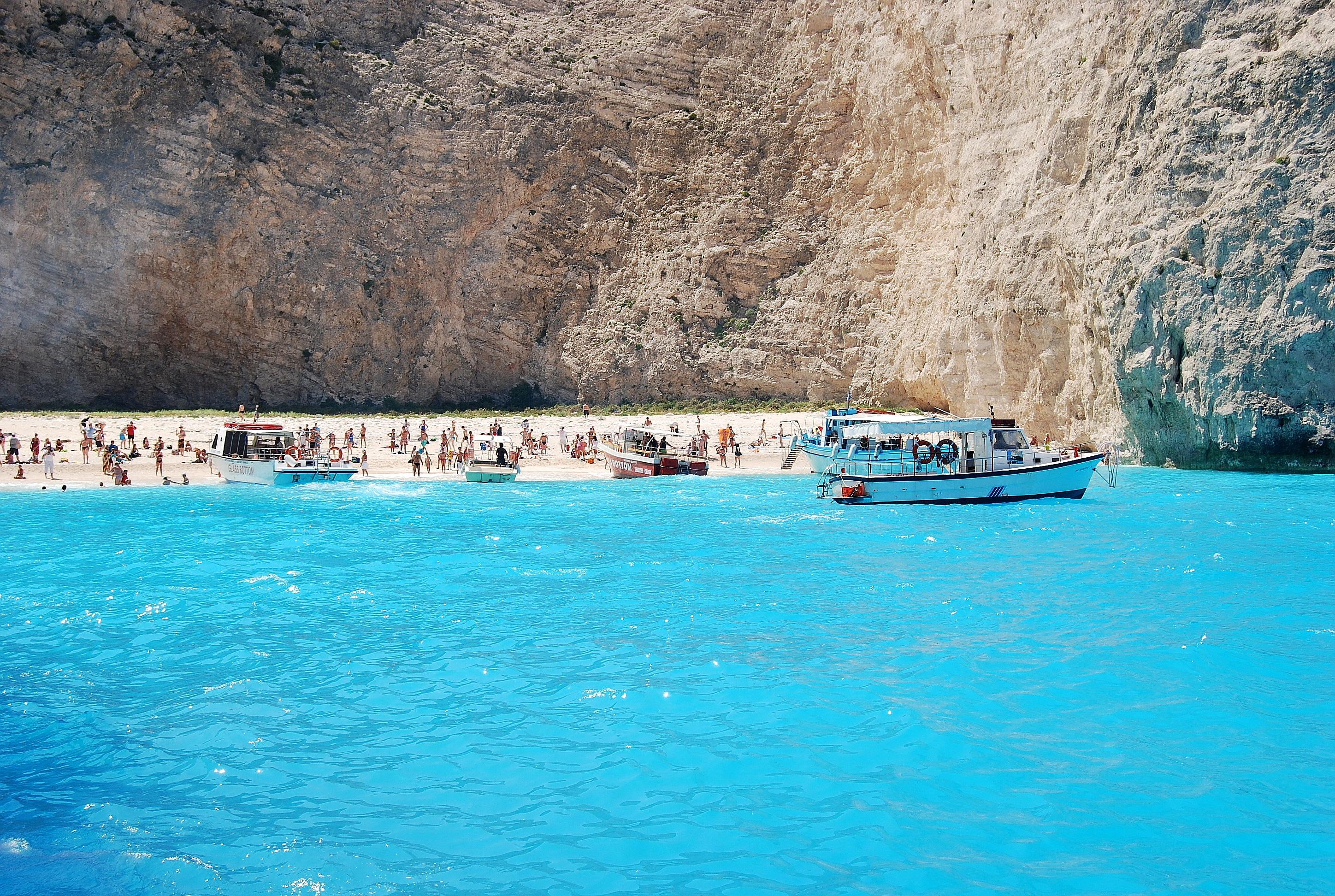 2896x1944 Little crowded beach HD wallpaper