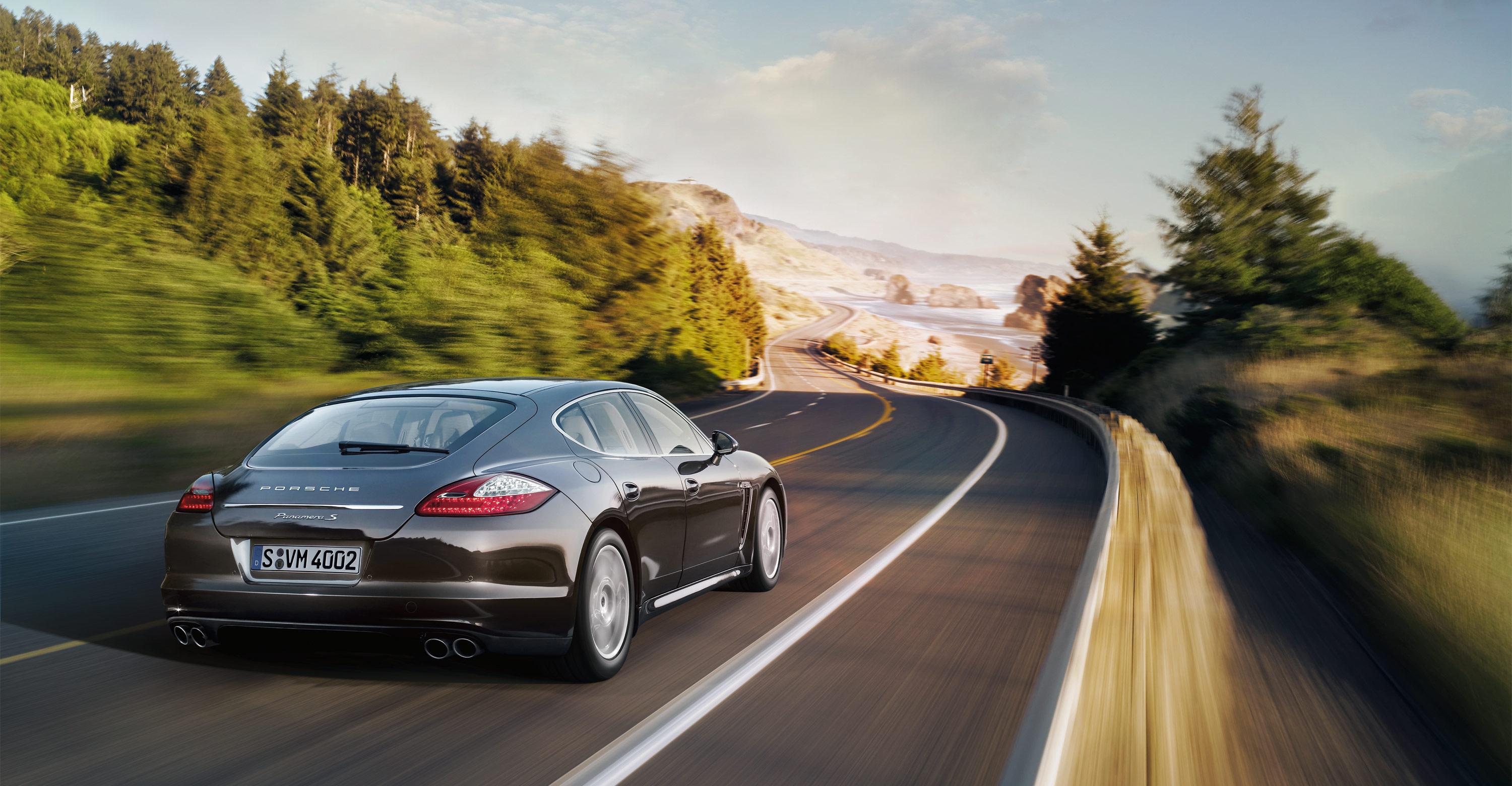 3000x1560 Panamera S