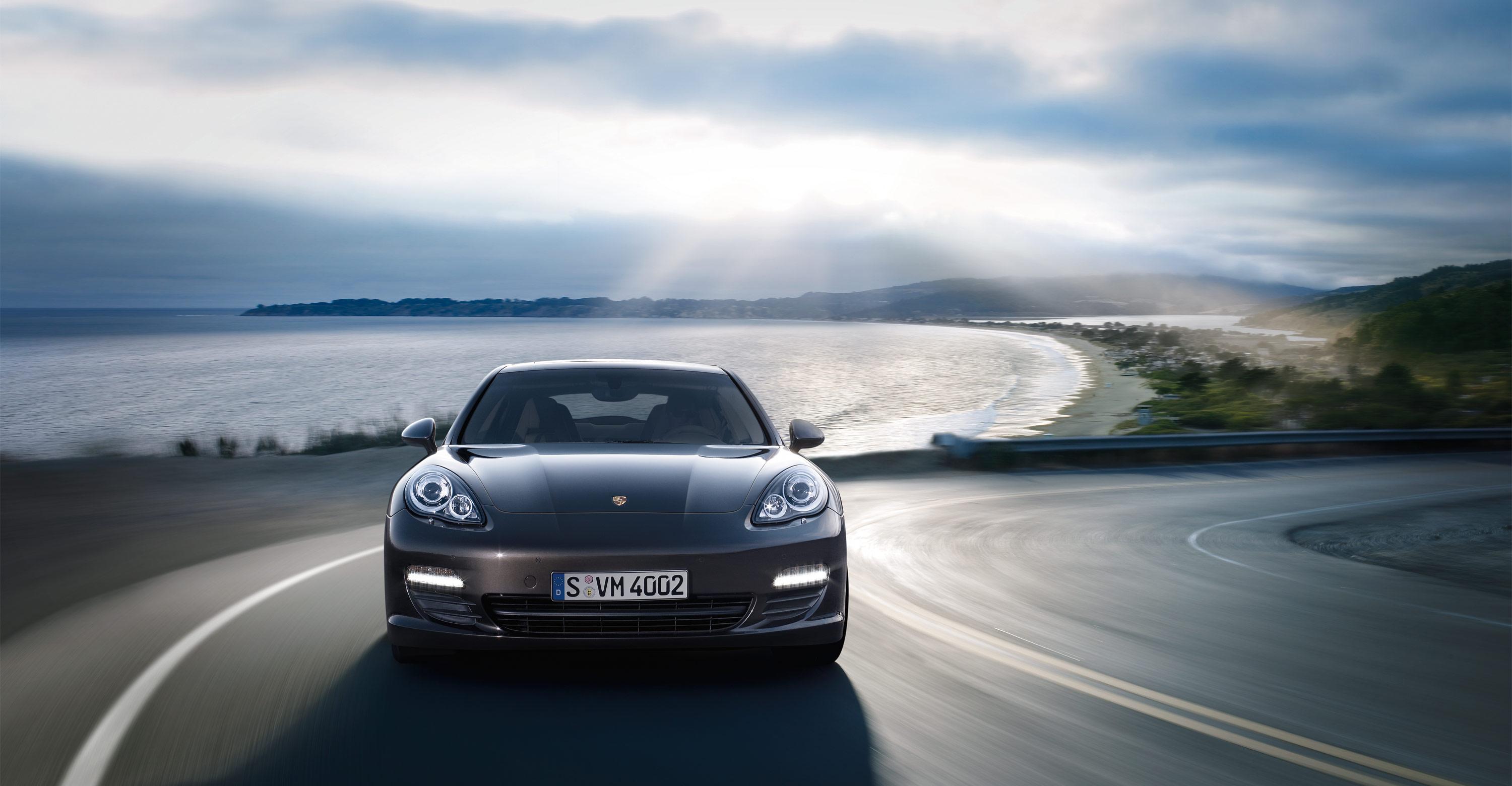 3000x1560 Panamera S