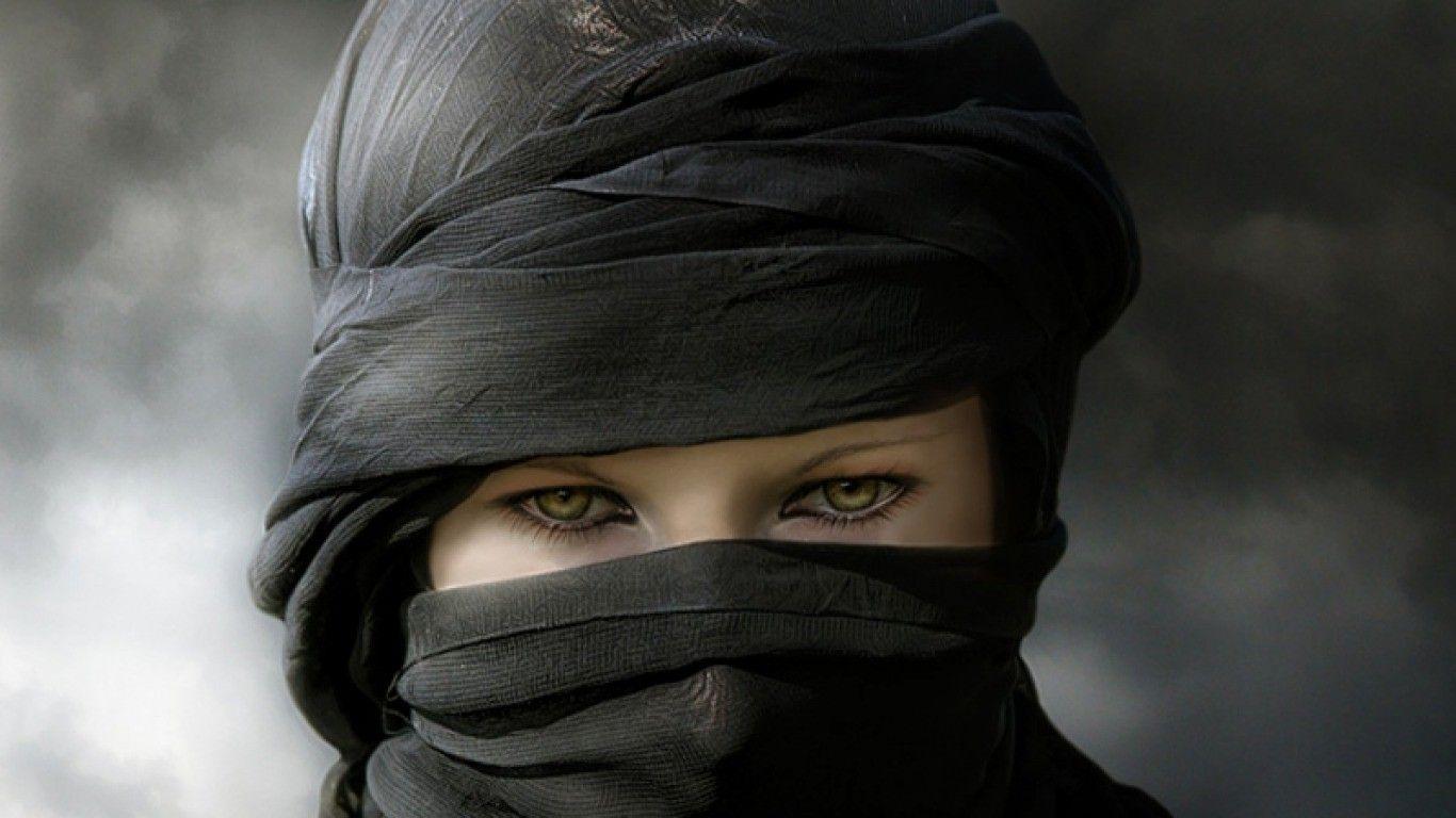 1366x768 Arabic Girl Wallpaper