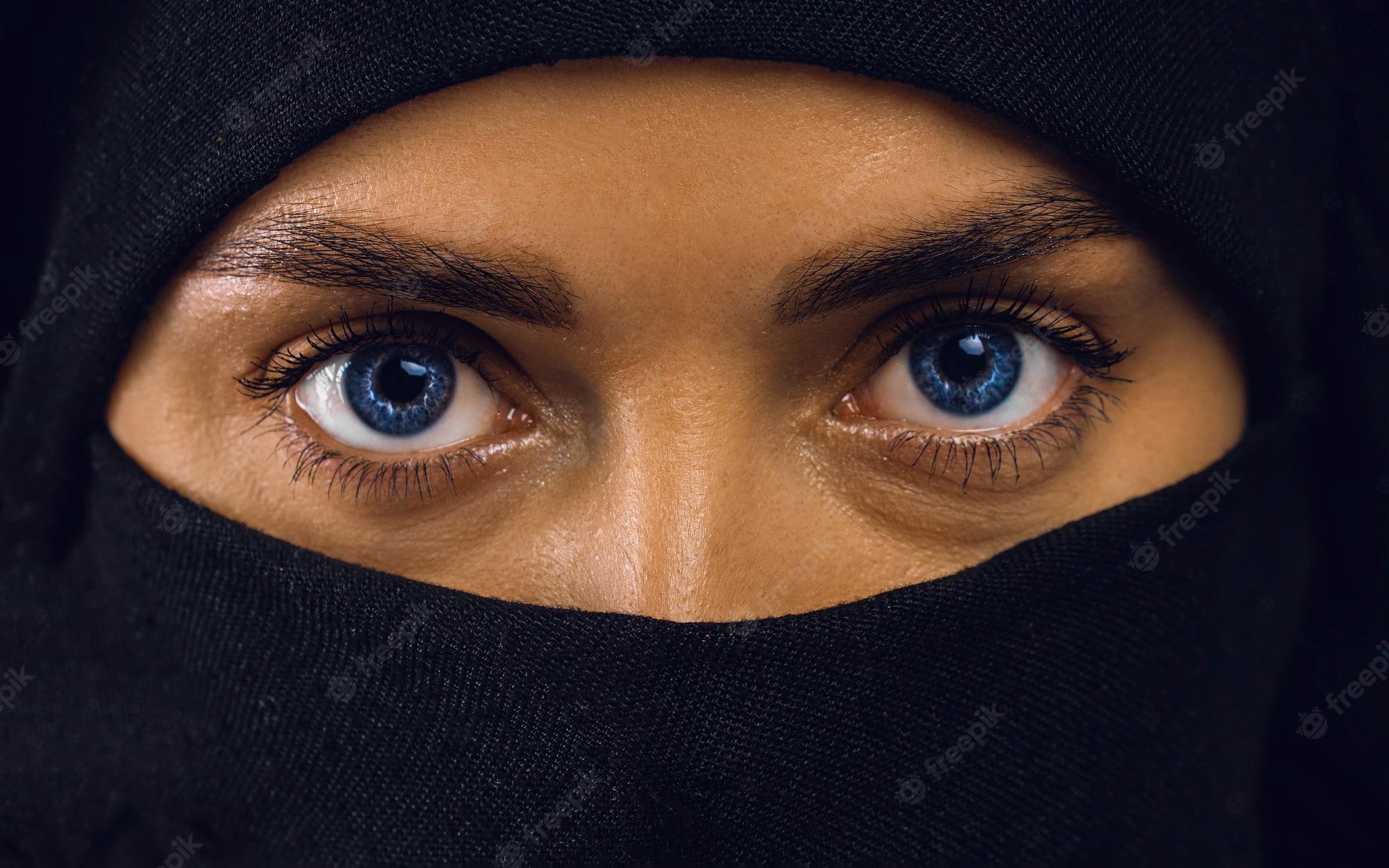 2000x1250 Premium Photo. Beautiful arabic woman in hijab with bright makeup and blue eyes