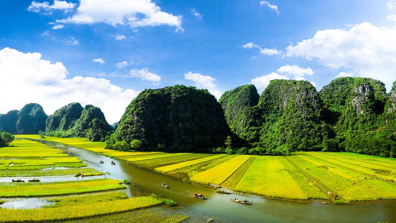 1600x900 Halong overnight on Royal Palace Cruise