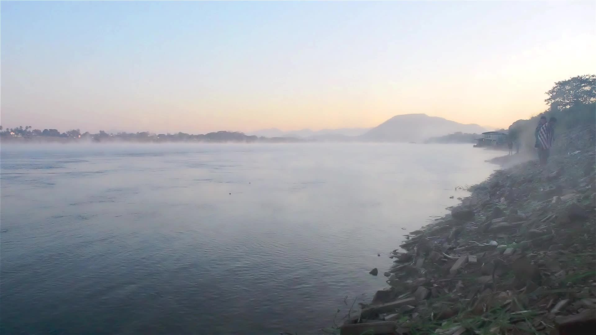 1920x1080 The landscape of the Mekong River in the morning in winter, mist from the rivers and mountains. And the beautiful landscape of the Mekong River