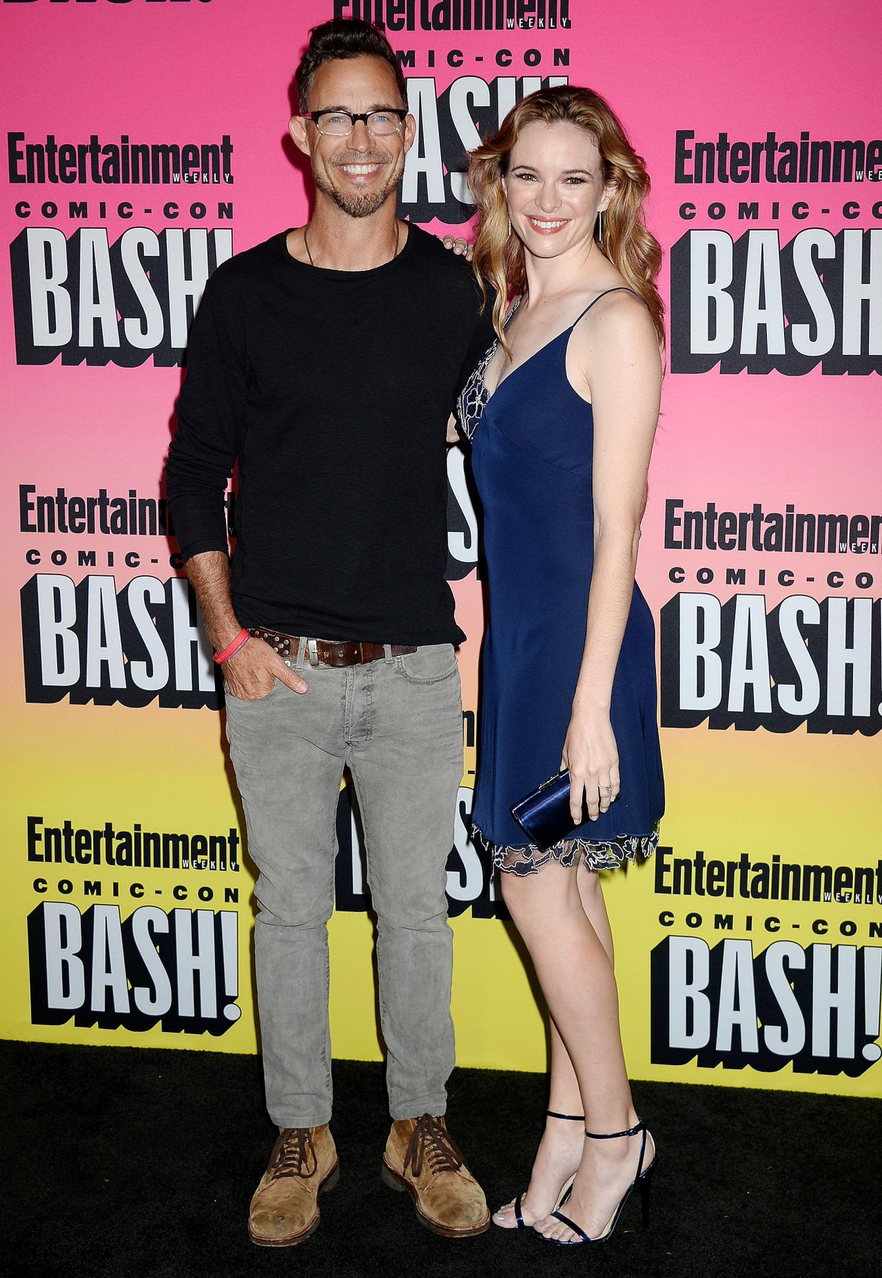 1280x1855 Free download Tom Cavanagh picha EW Comic Con Party HD karatasi la kupamba ukuta [1280x1855] for your Desktop, Mobile & Tablet. Explore Bashe Wallpaper. Bashe Wallpaper