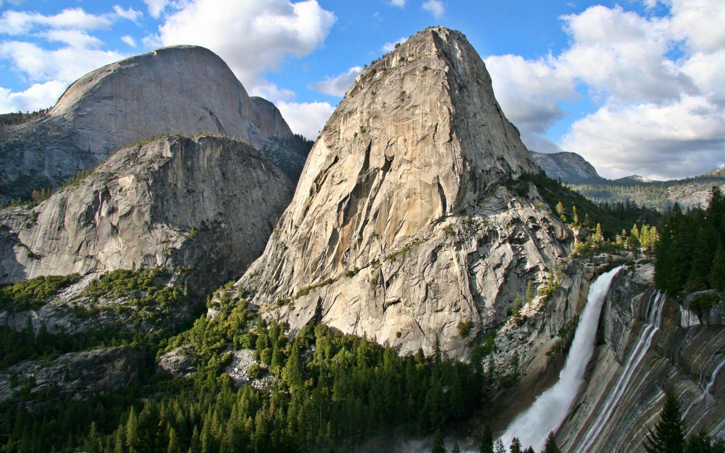 1440x900 Free Yosemite Wallpaper