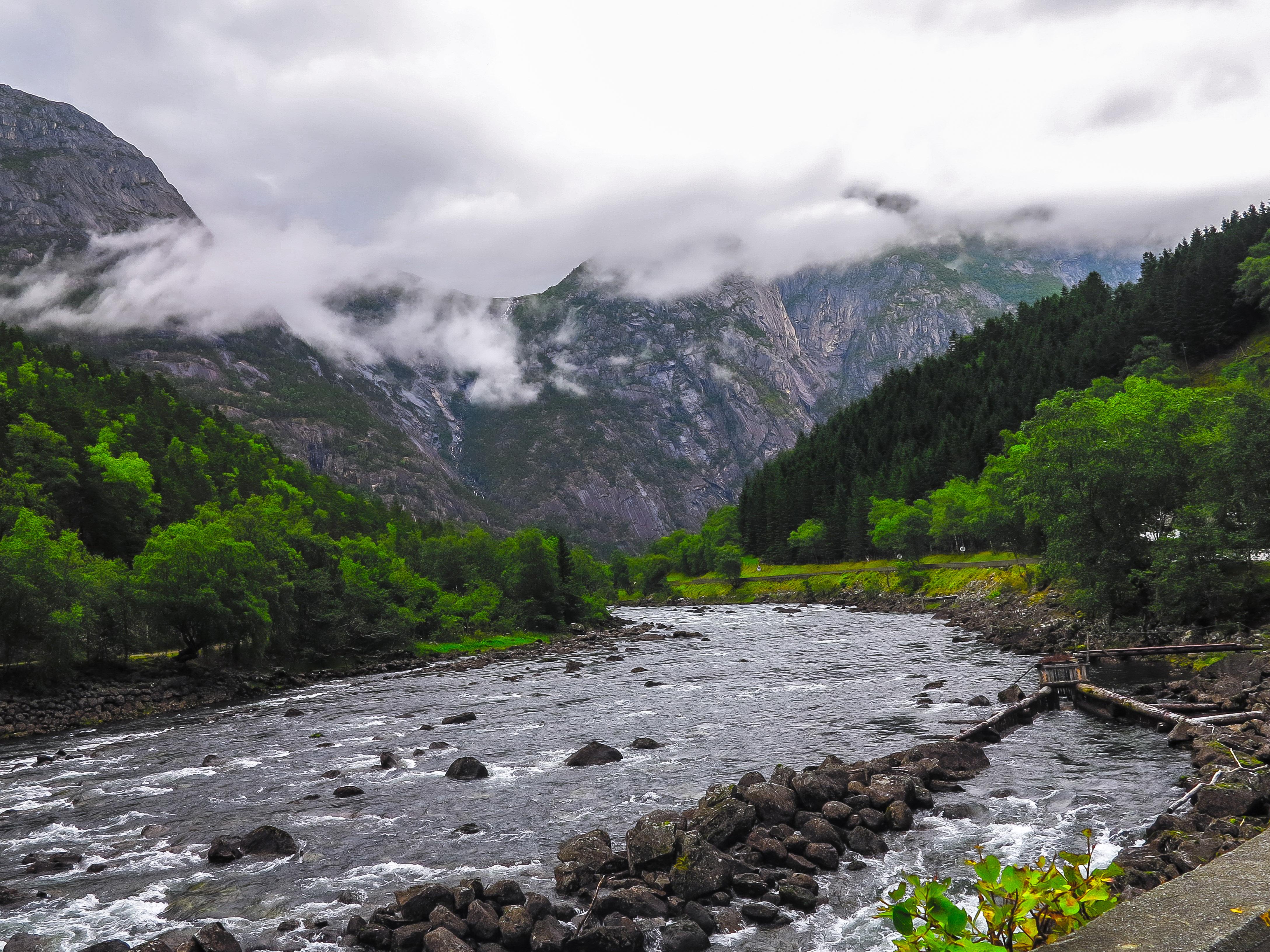 4352x3264 Calm River Near Mountains · Free