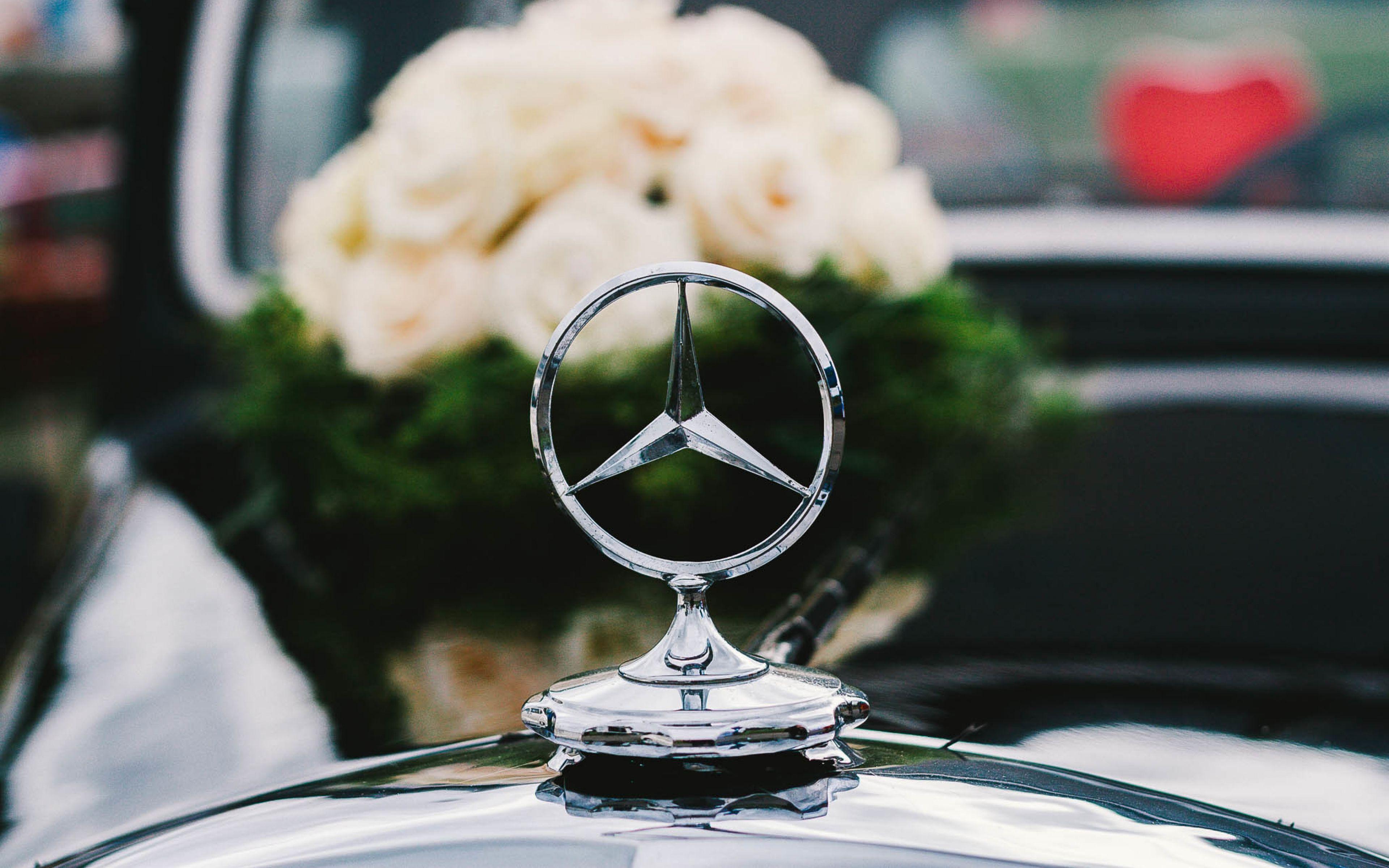 3840x2400 HD Background Mercedes Benz Logo Badge Vintage Car Wallpaper