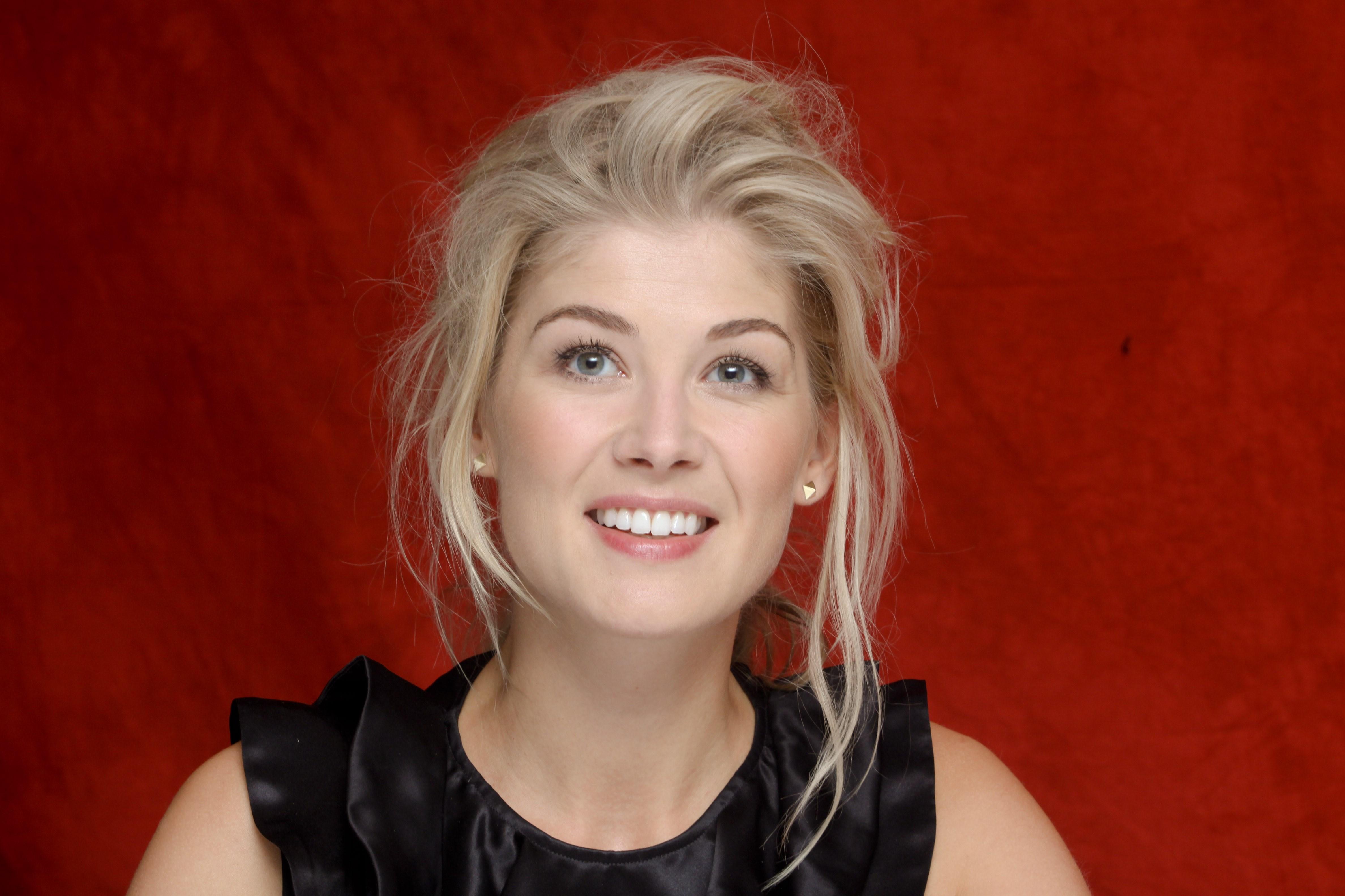4752x3168 rosamund pike 4k ultra HD wallpaper High quality walls