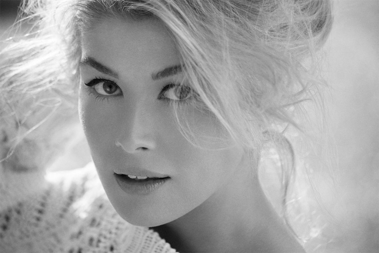 1300x867 Rosamund Pike best awesome and fabulous image HD wallpaper photo and picture PHOTOSHOOT Bollywood, Hollywood, Indian Actress HQ Bikini, Swimsuit, photo Gallery