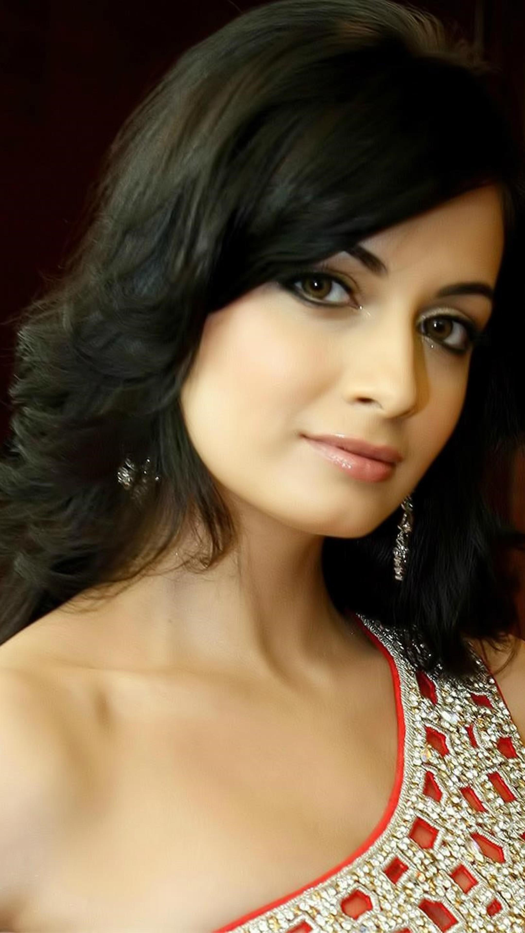 2160x3840 Dia Mirza Underarms