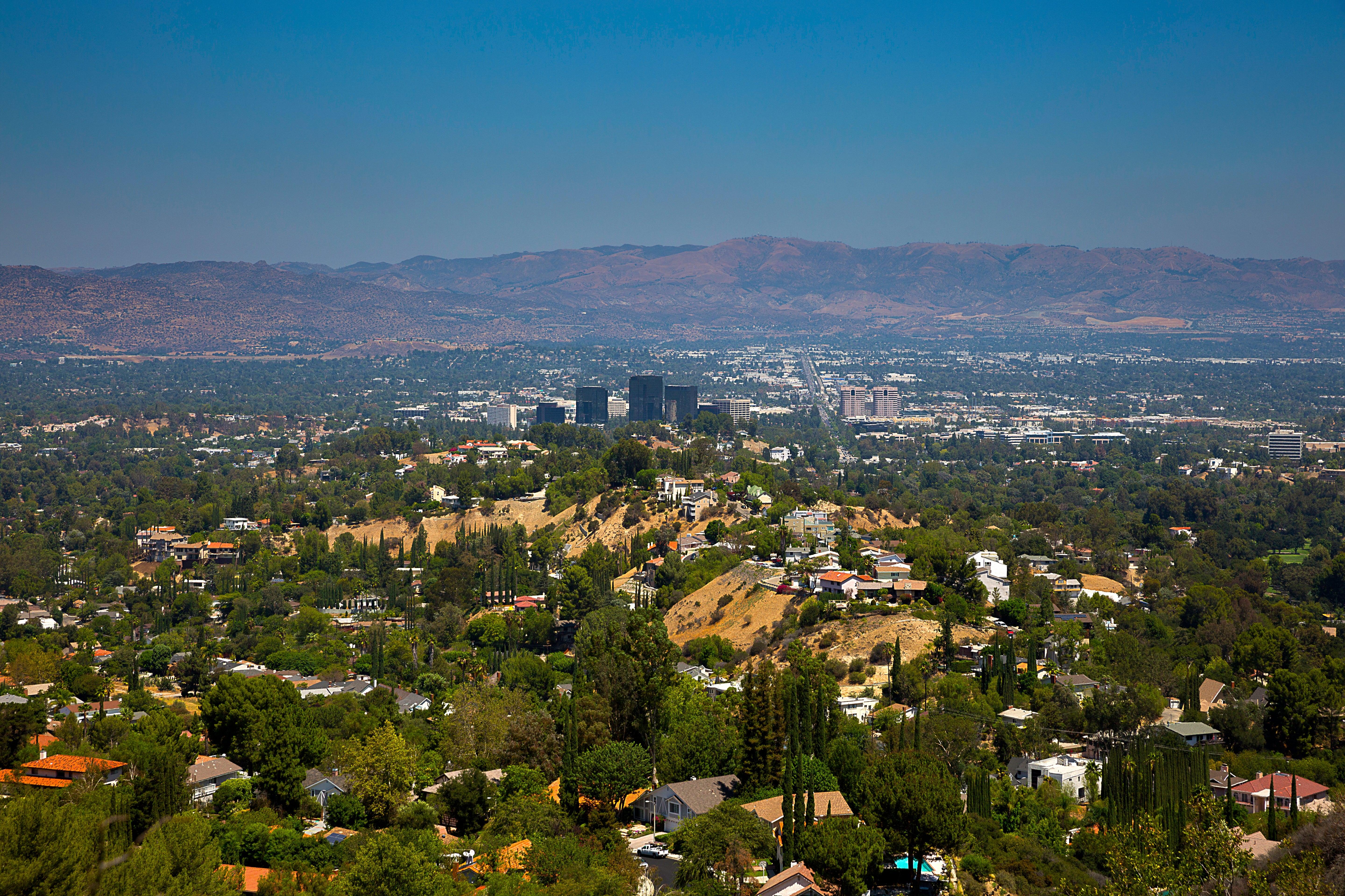 5760x3840 Multimedia Library. Discover Los Angeles
