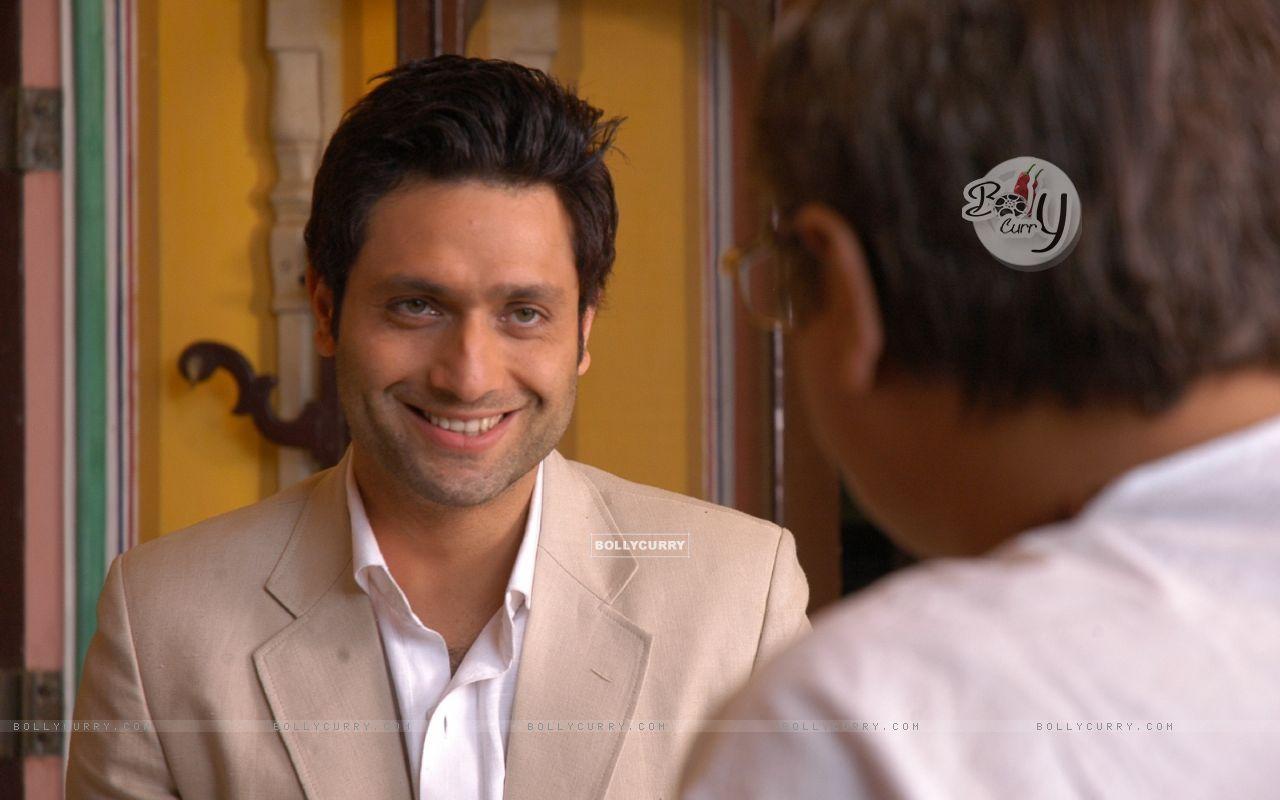 1280x800 Wallpaper Ahuja smiling in Bhool Bhulaiyaa size:1280x800