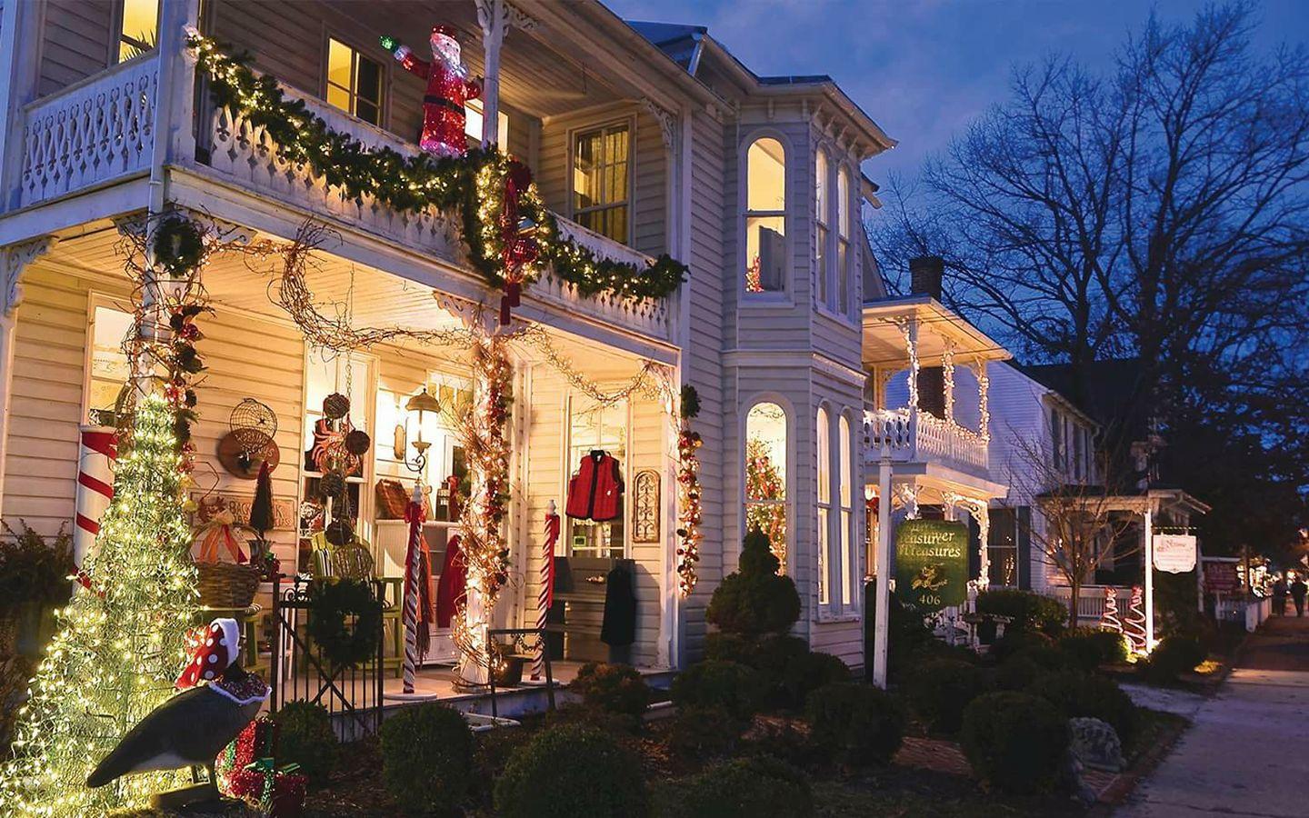 1440x900 Best Christmas Main Streets Near Washington DC 2016