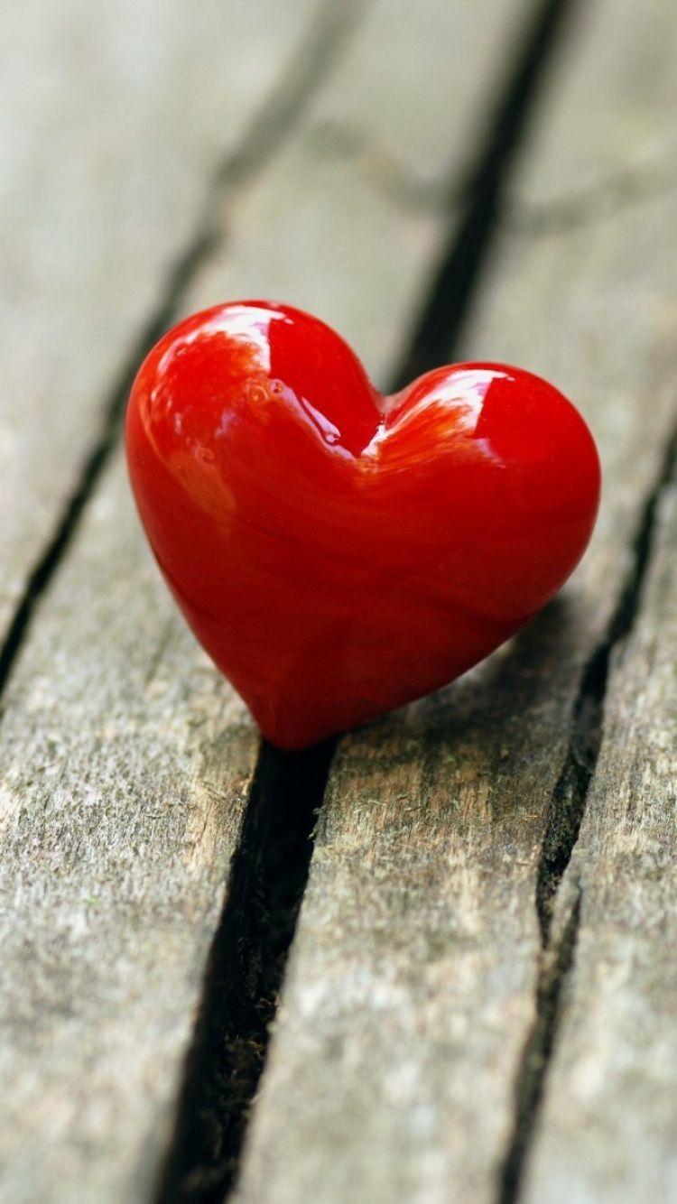 750x1334 iPhone Heart Wallpaper