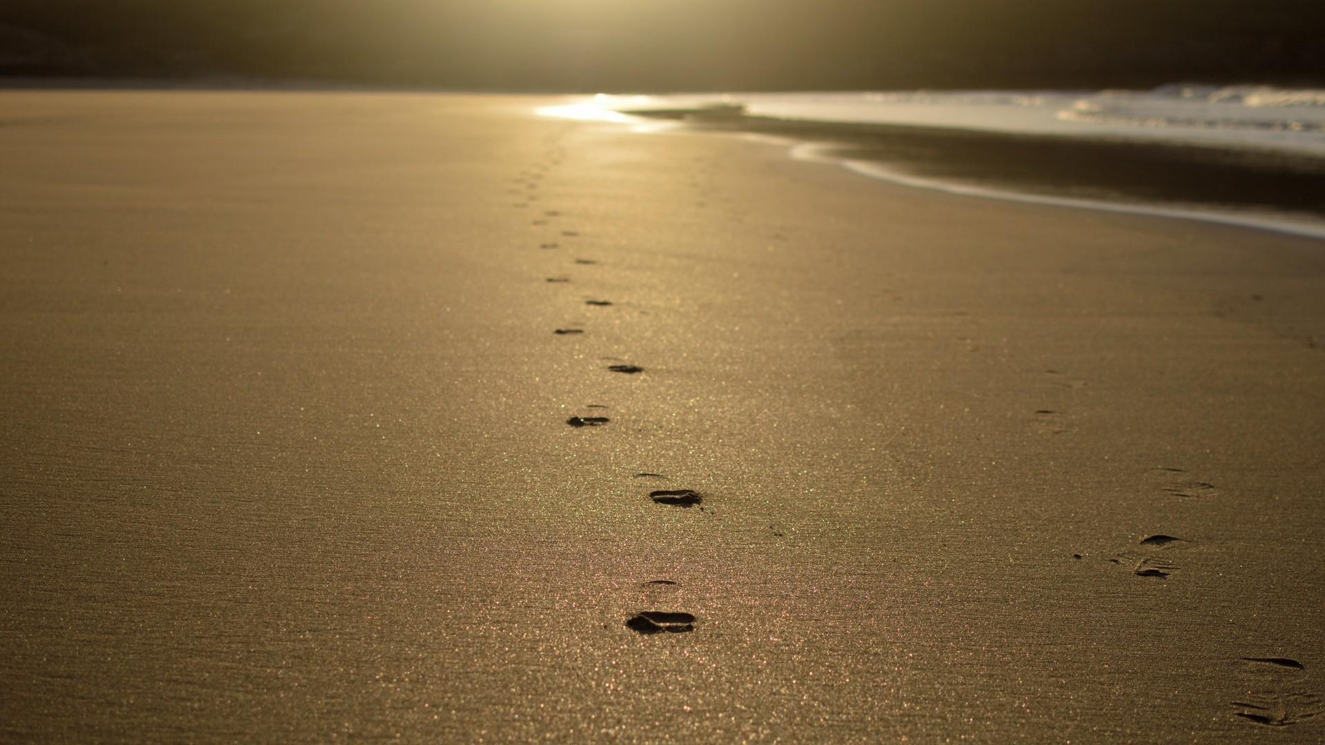 1920x1080 Footsteps In The Sand Picture