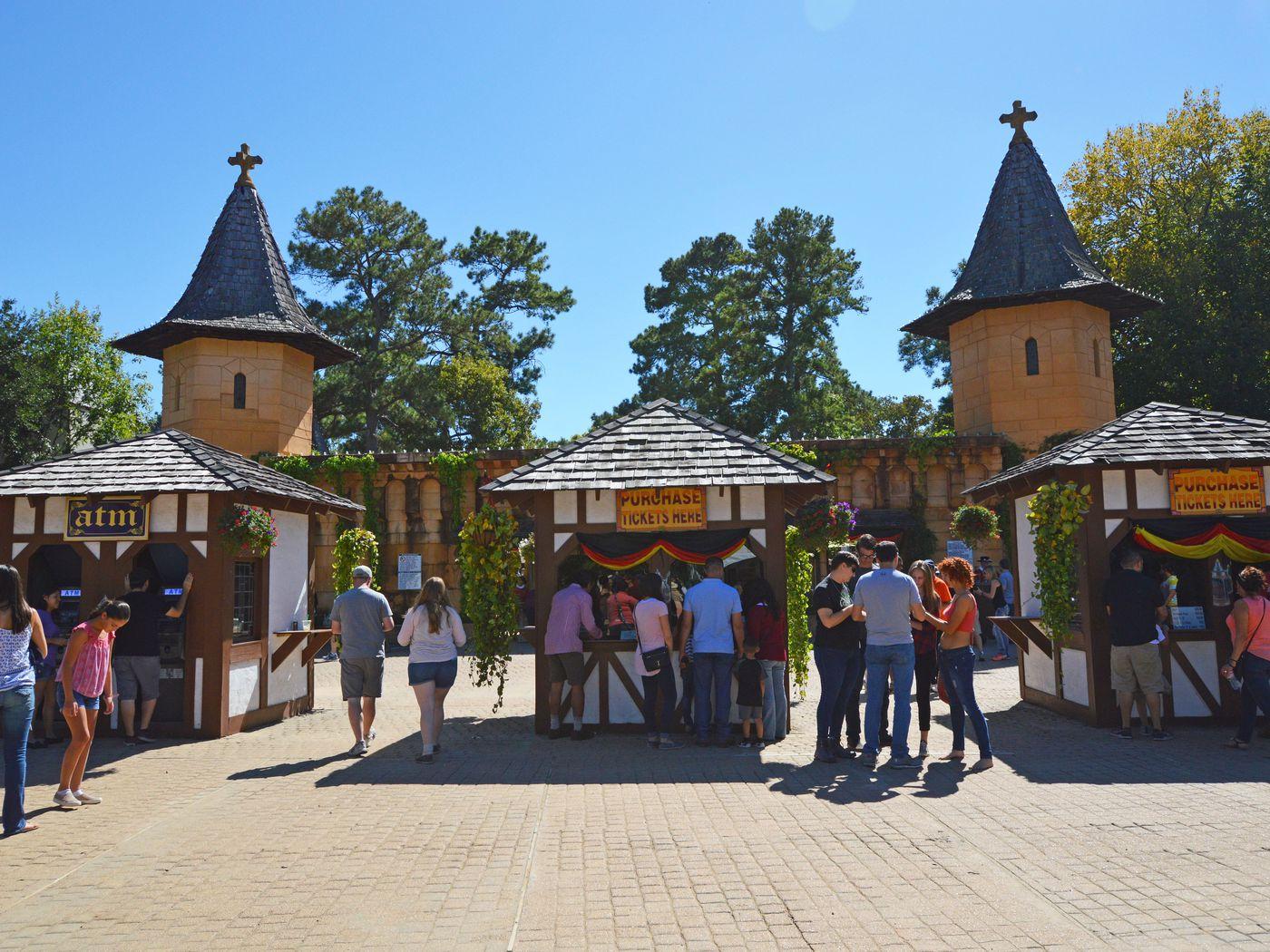 1400x1050 Behold Giant Turkey Legs and Decadent Desserts From the Texas Renaissance Festival