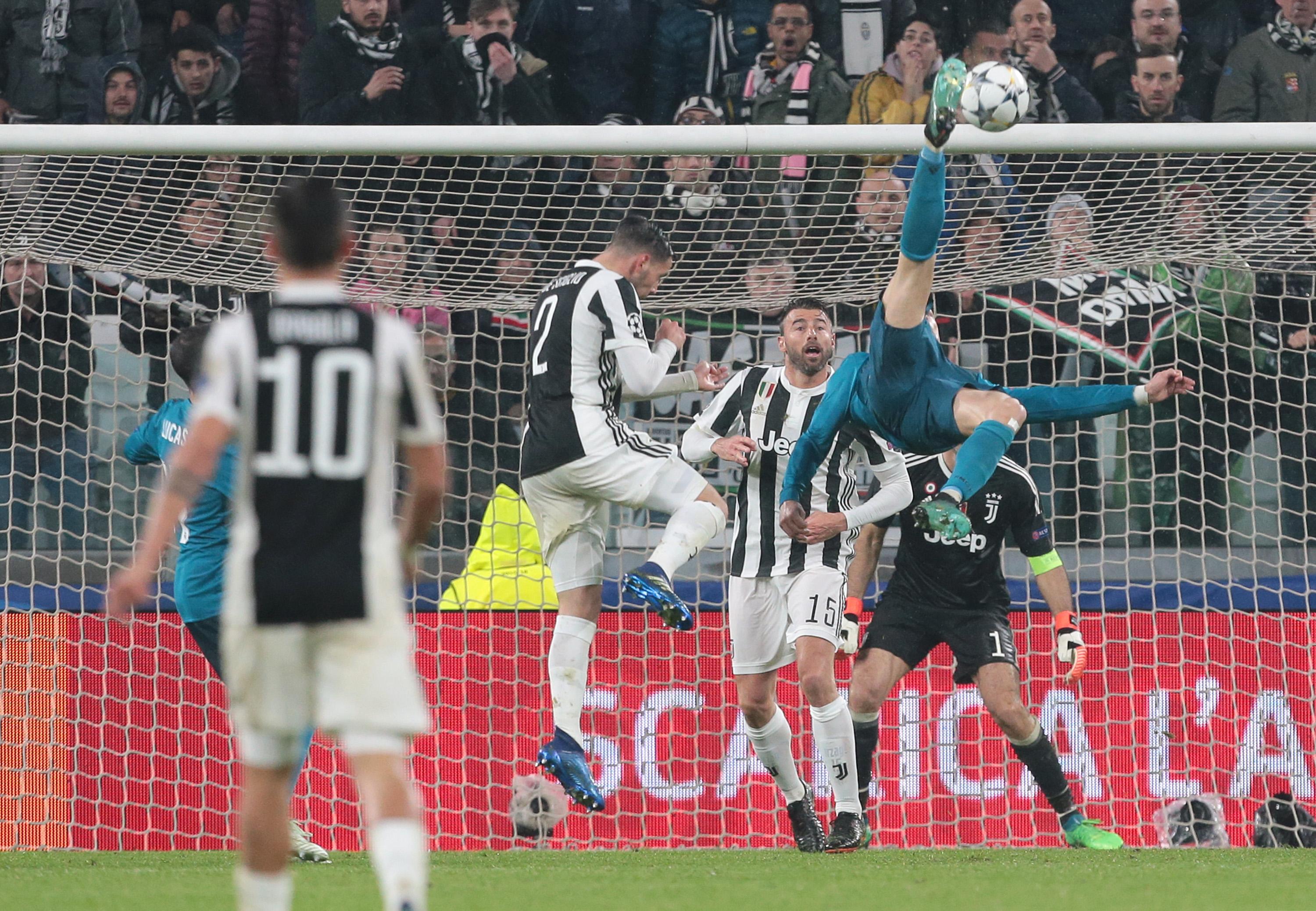 3000x2078 Incredible Photo Of Cristiano Ronaldo's Stunning Bicycle Kick Goal