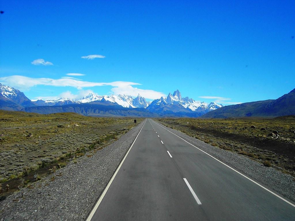 1024x768 Argentina. Patagonia. The road into El Chalten. The Andes
