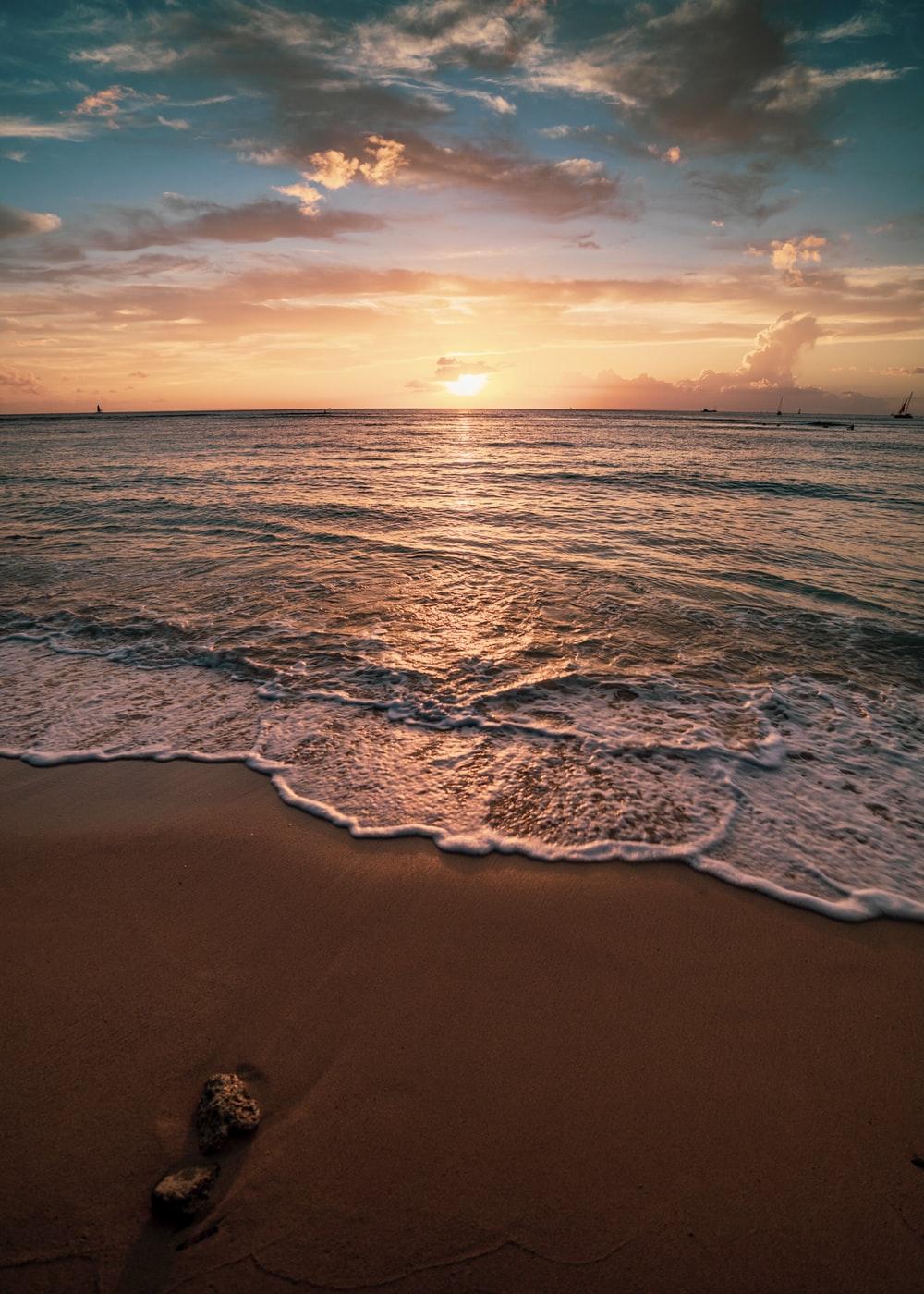 1000x1400 ocean waves crashing on shore during sunset photo