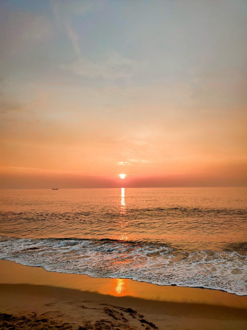 1000x1336 ocean waves crashing on shore during sunset photo