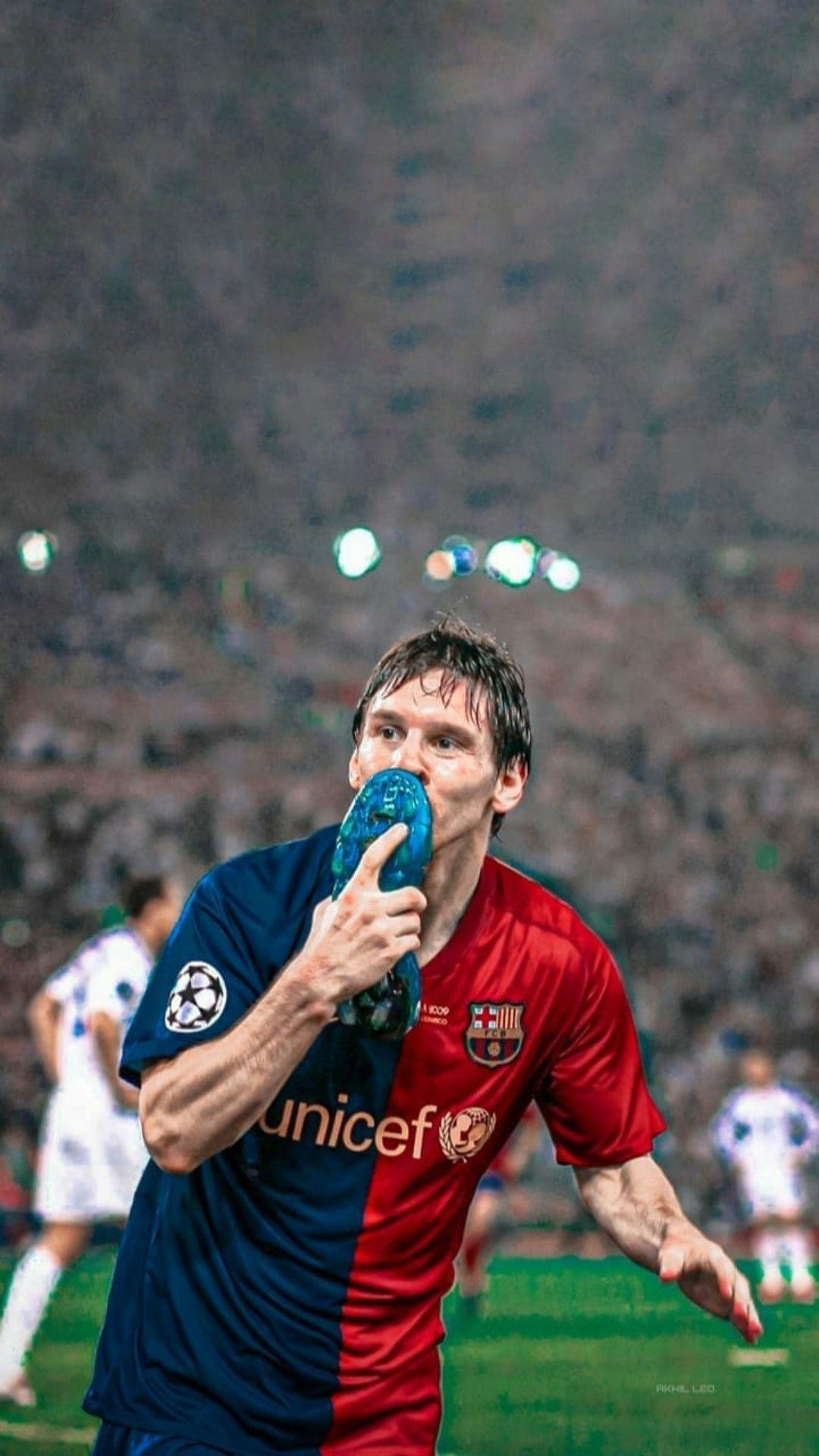Bức tranh nền Messi 2009 Wallpaper sẽ đưa bạn trở lại những kỷ niệm đầy cảm xúc của ngôi sao bóng đá. Hãy cùng xem lại những khoảnh khắc lịch sử và tận hưởng niềm tự hào khi được là fan của Messi.