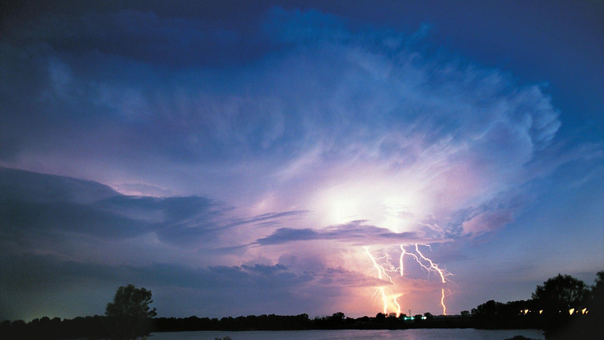 1920x1080 Lightning Wallpaper HD