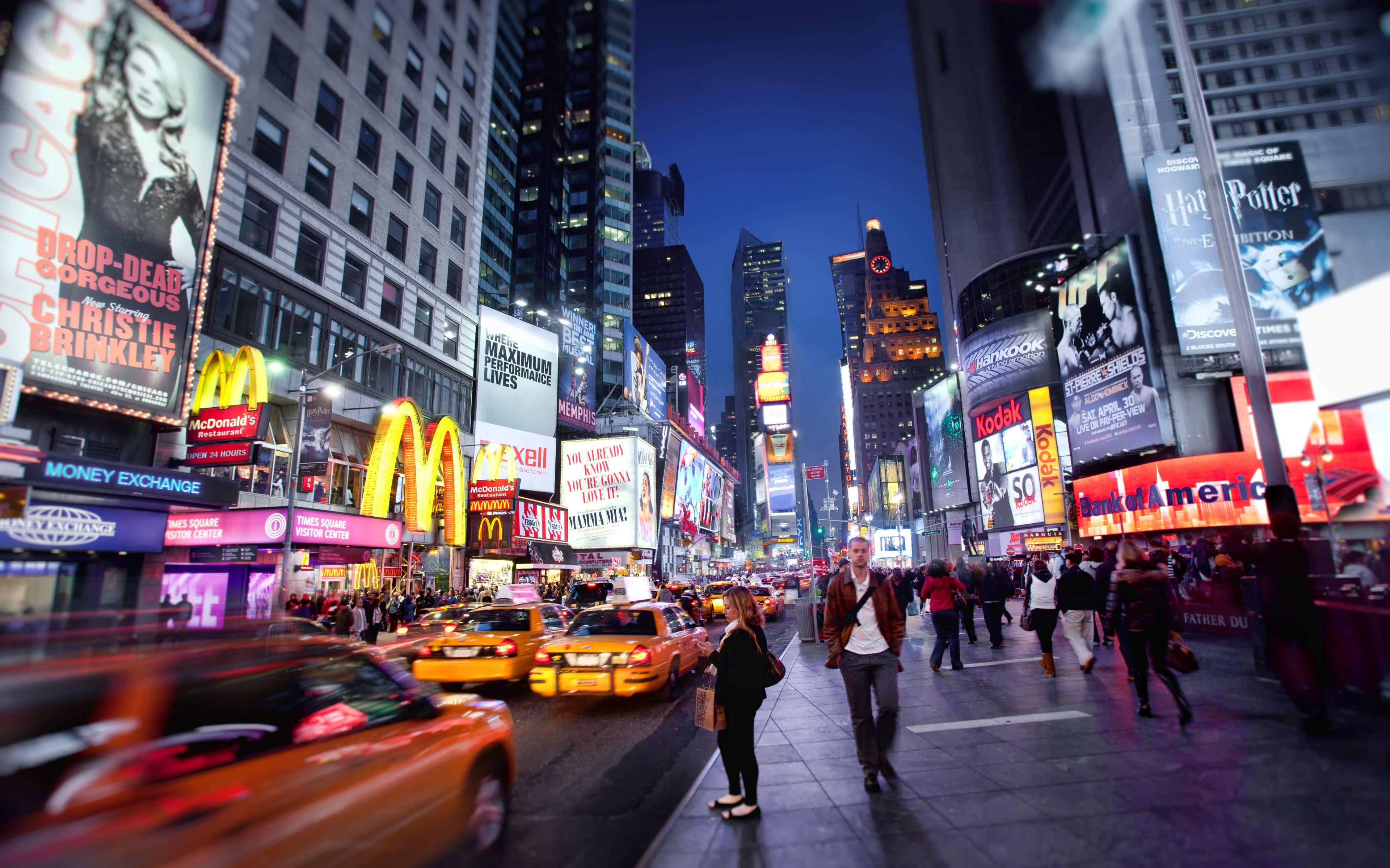 3840x2400 Down on Broadway', United States, New York City, Times Square