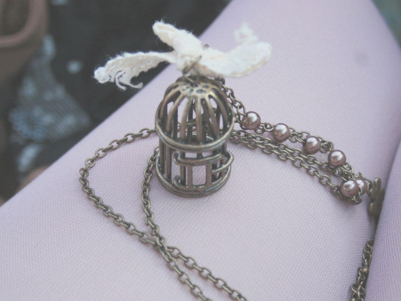 1400x1050 Download wallpaper 1400x1050 mood, notebook, book, page, sheet, jewelry, accessories, fashion jewelry, chain, pendant, cage, bird standard 4:3 HD background