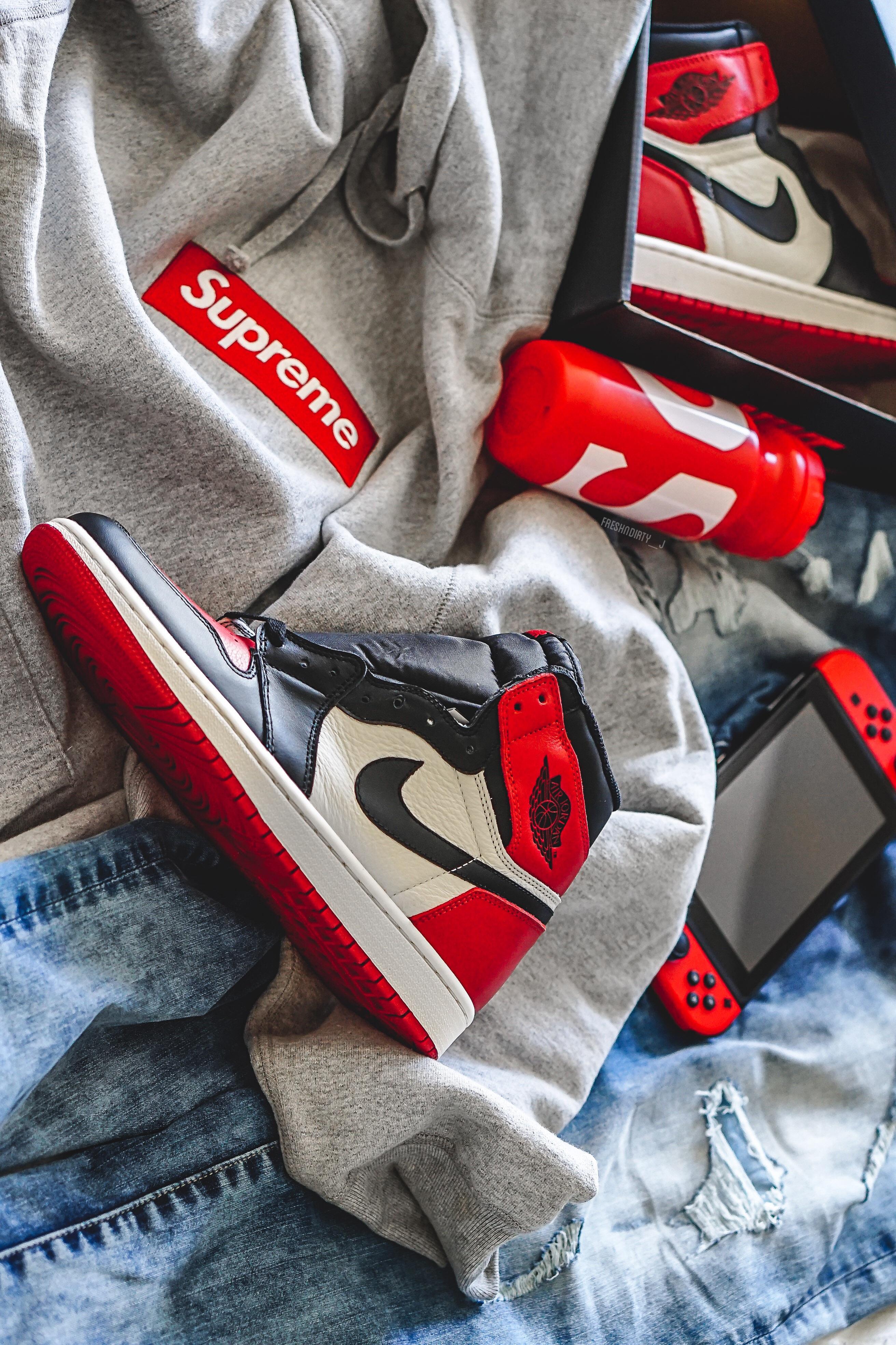 2624x3936 Friday outfit, new pick up + wallpaper for you guys!! Enjoy the rest of your week and good luck on the Bred Toe pick ups