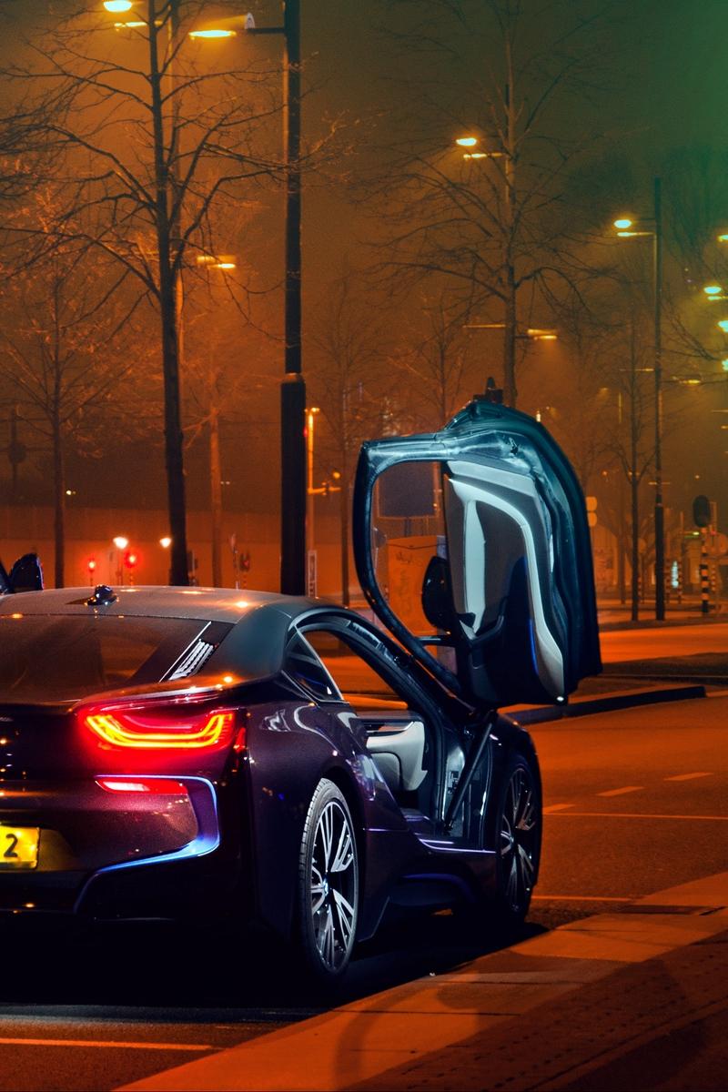 BMW i8 РІ С‚РµРјРЅРѕС‚Рµ