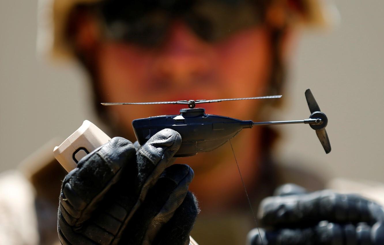 1332x850 Wallpaper Soldier, Man, Pearls, Drone, Military Drones, Black Hornet Nano Image For Desktop, Section Hi Tech