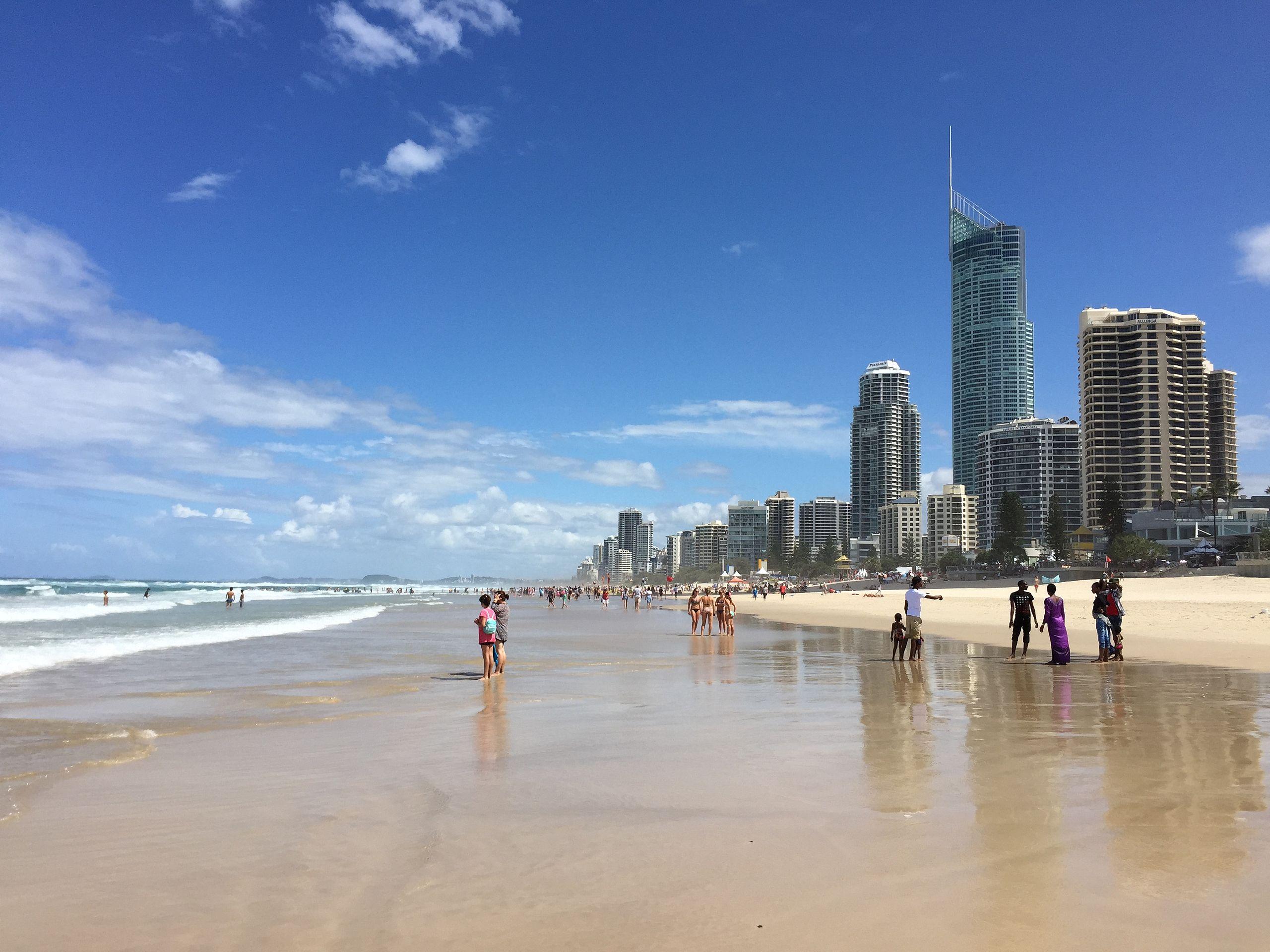 2560x1920 Surfers Paradise beach, Queensland