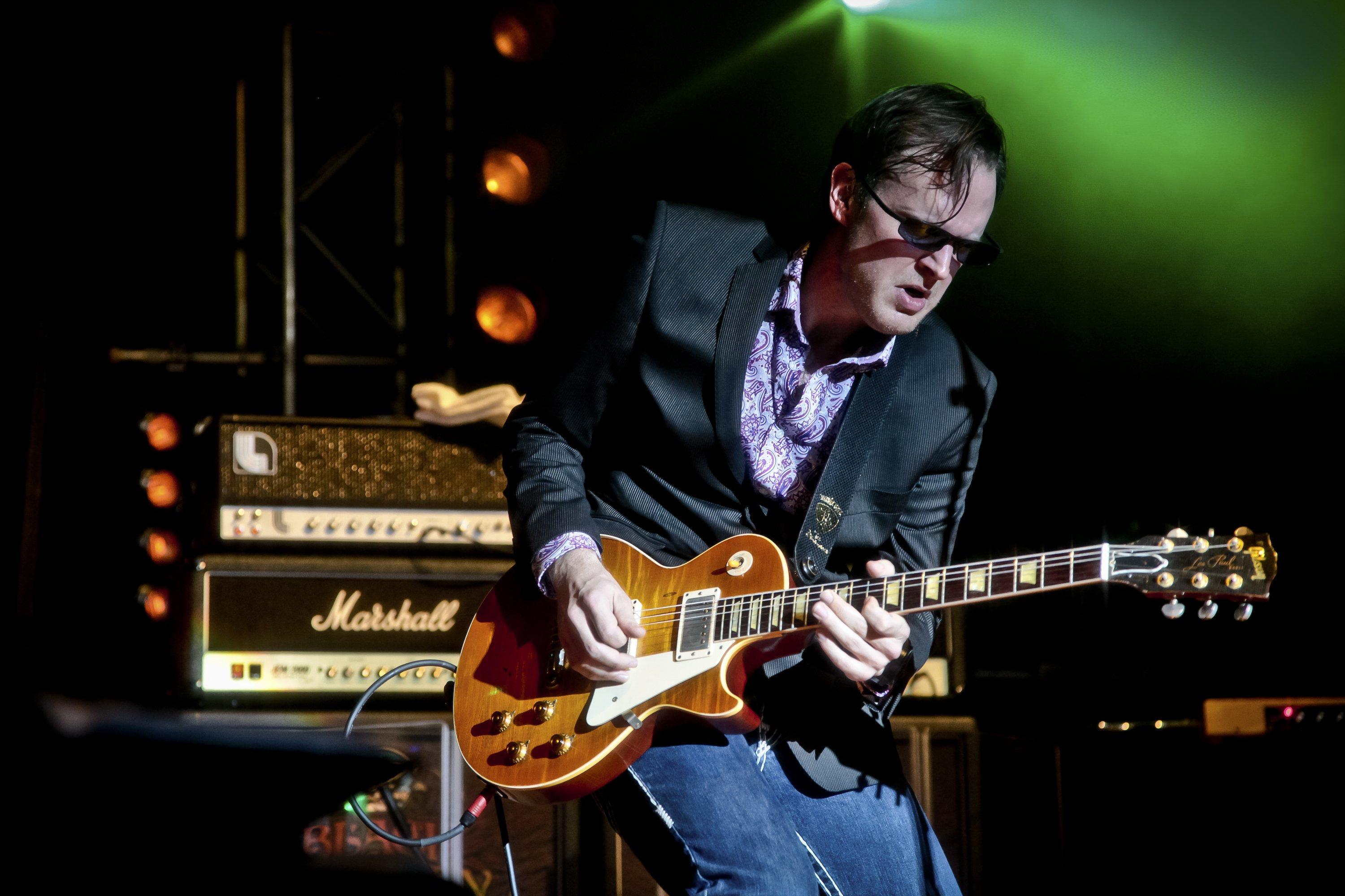 3000x2000 JOE BONAMASSA blues rock roll guitar concert wallpaperx2000