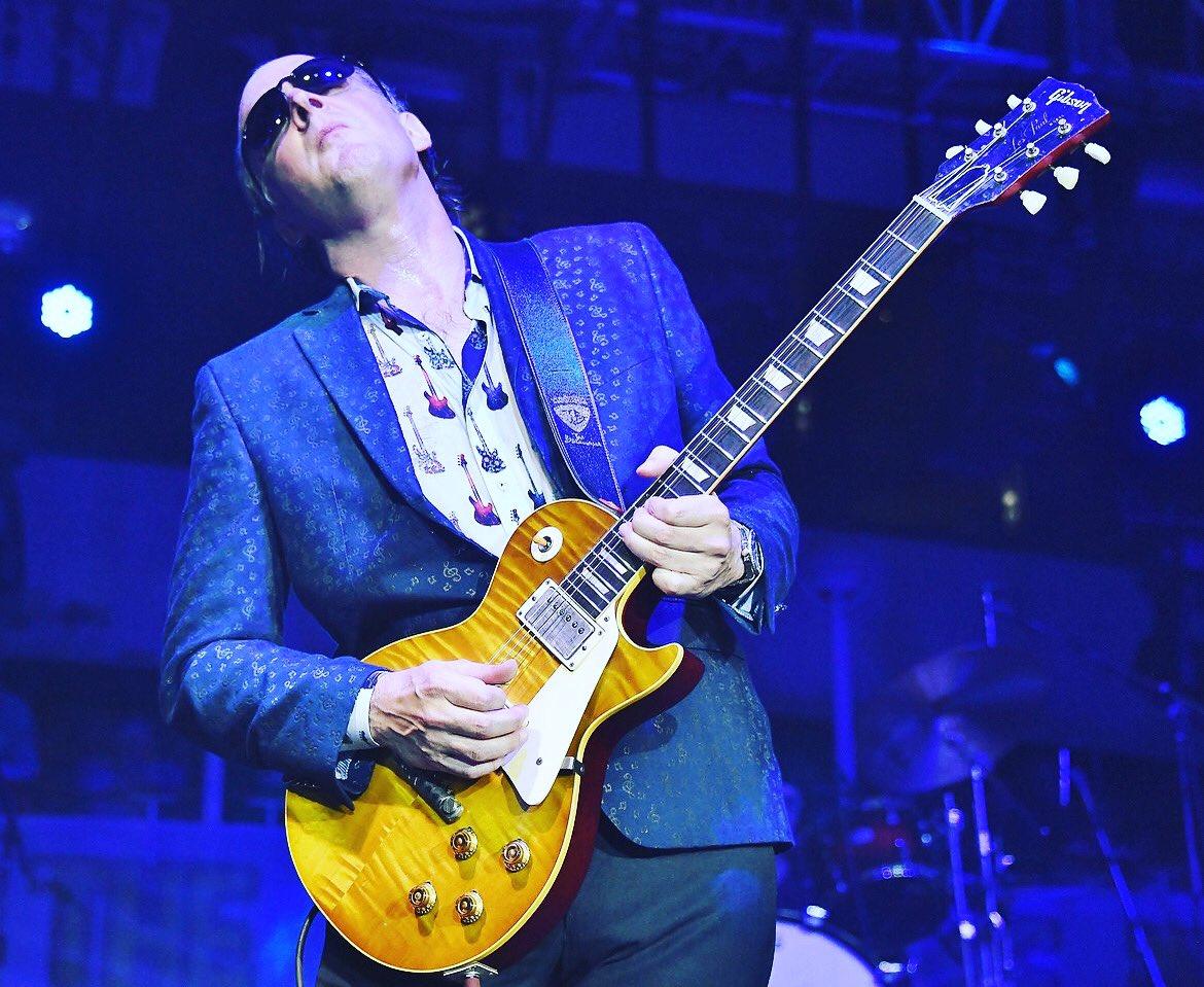 1170x959 Joe Bonamassa (Official) nice photo of Lazarus