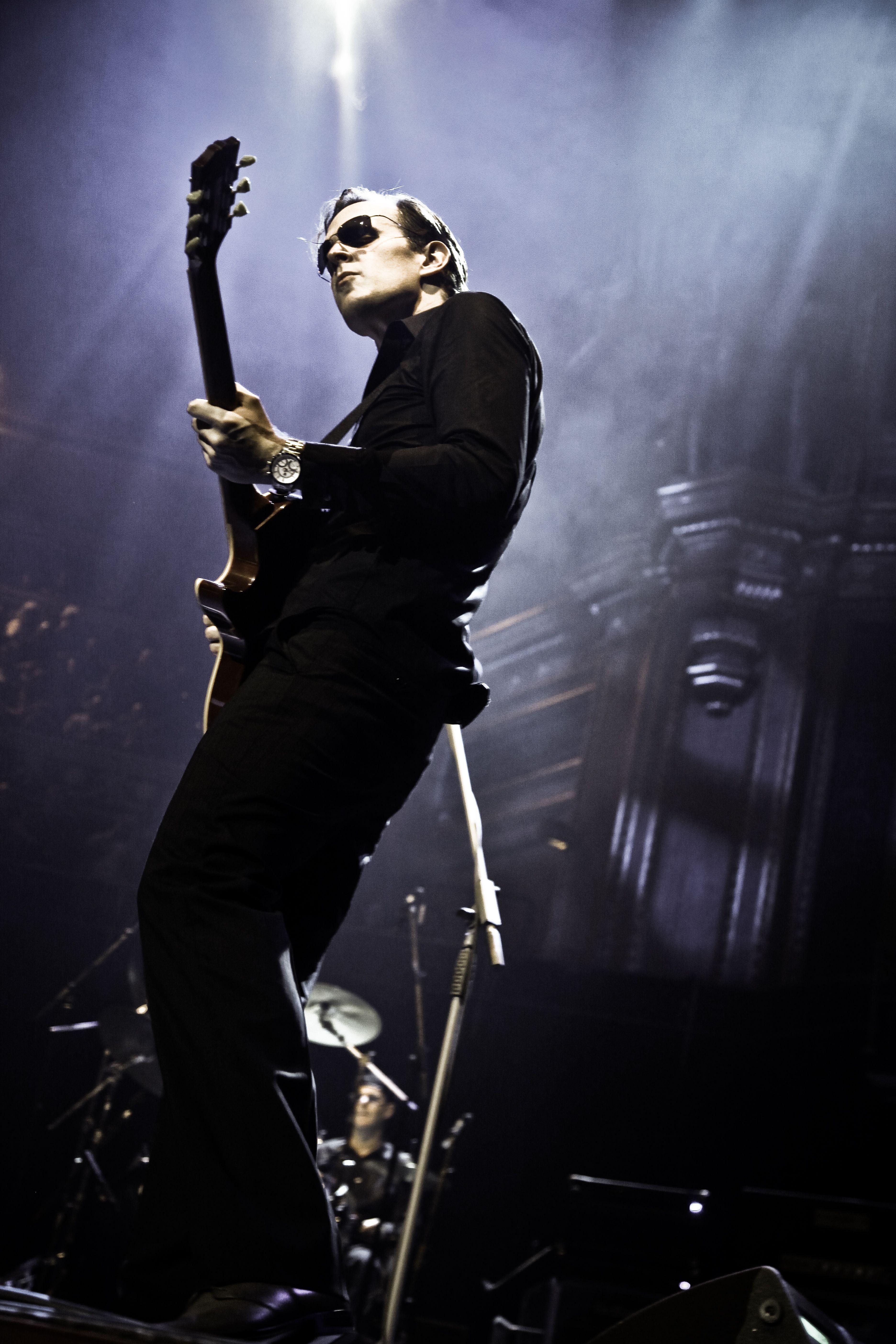 3744x5616 Joe Bonamassa Wallpaper