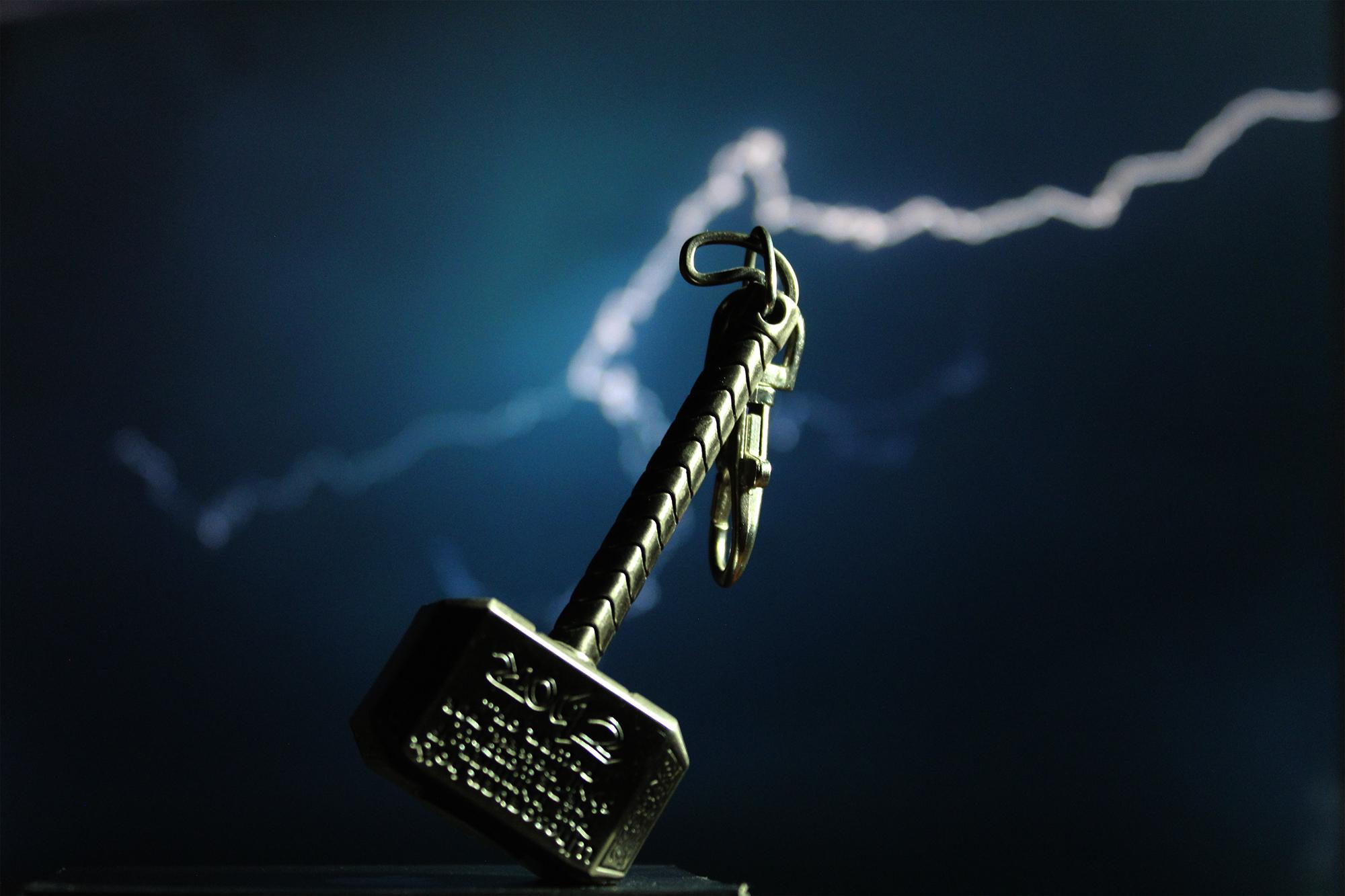 2000x1333 Thor Mjolnir Lightning Artwork Keychain Keyrings Wallpaper:2000x1333