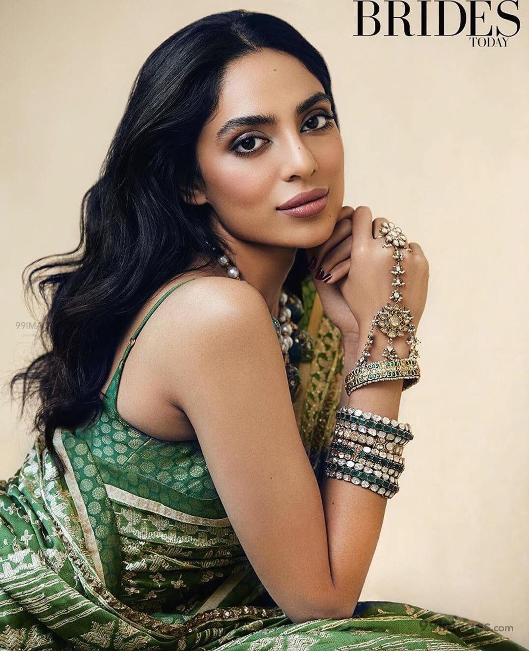 1077x1325 Sobhita Dhulipala 4K Wallpaper