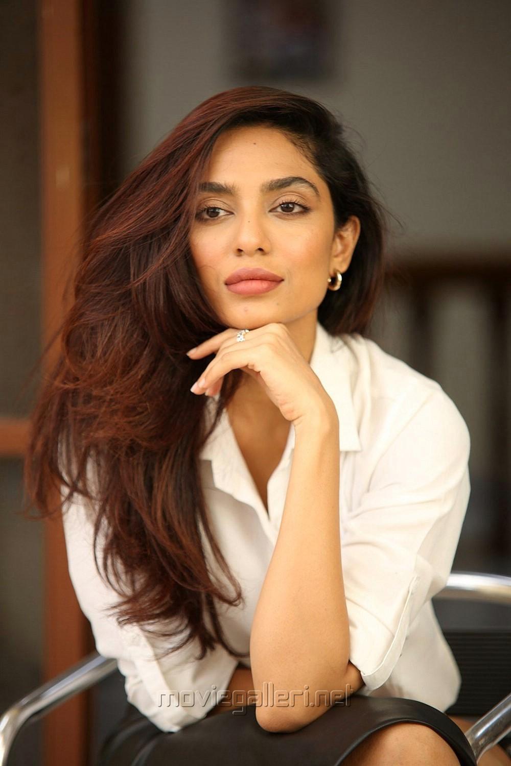 1000x1500 Actress Sobhita Dhulipala Image Goodachari Success Meet. New Movie Posters