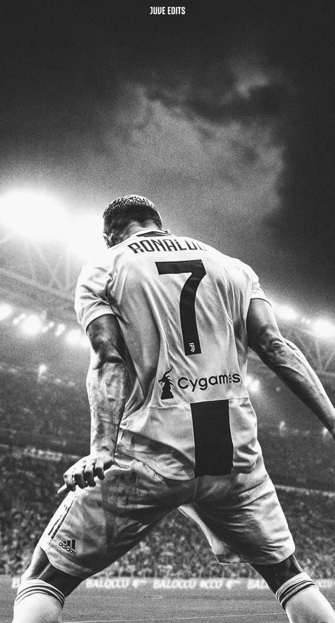 690x1280 Ronaldo Black And White Wallpaper