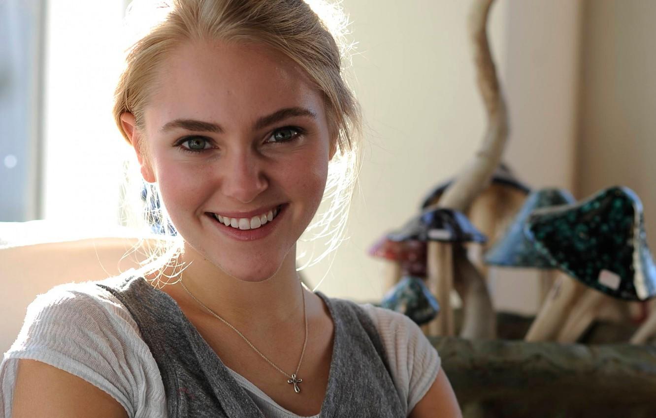 1332x850 Wallpaper look, smile, actress, blonde, AnnaSophia Robb, Annasophia Robb, Anna Sophia Robb image for desktop, section девушки