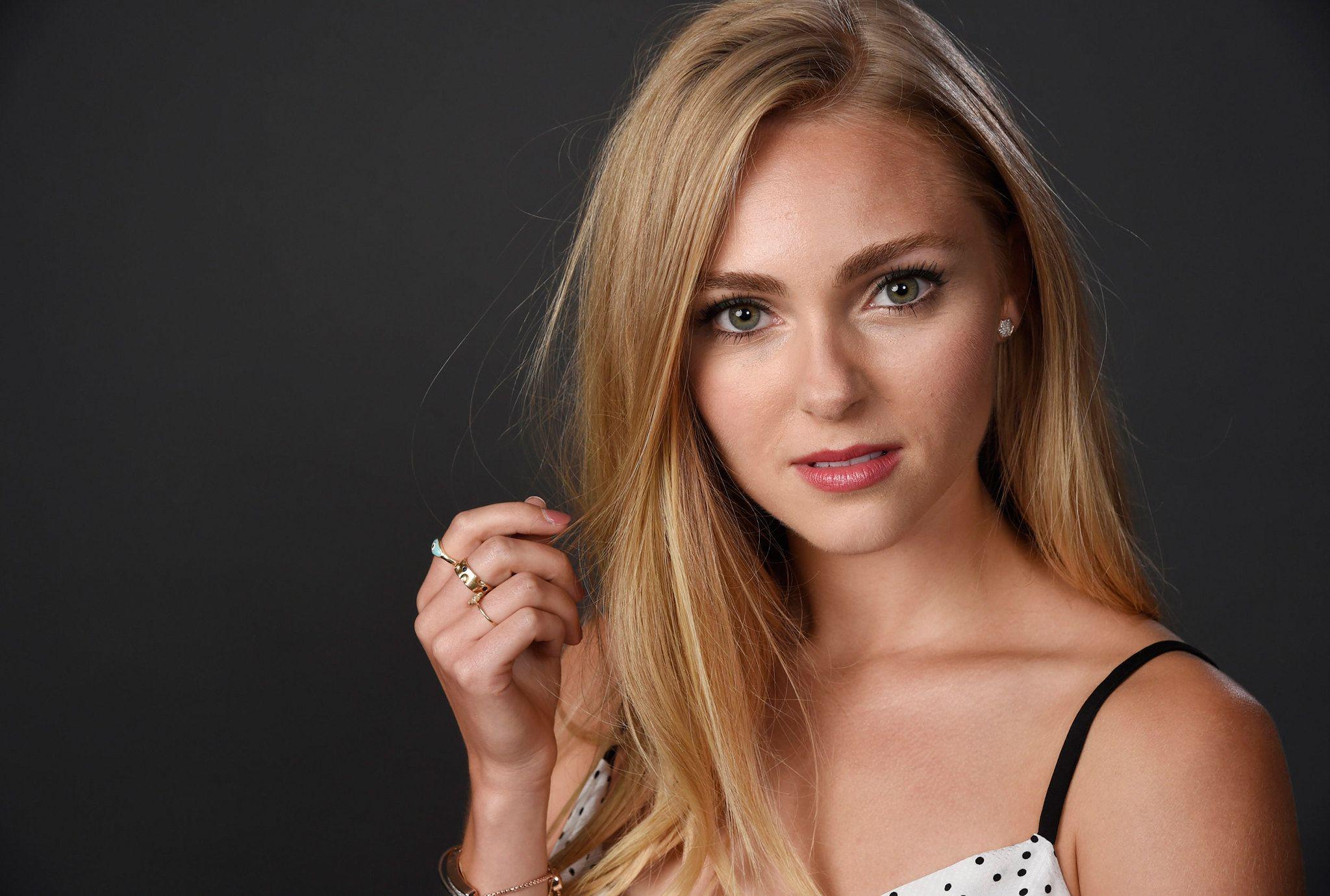 2048x1380 Beautiful. Annasophia robb, Celebrity picture, Celebrities
