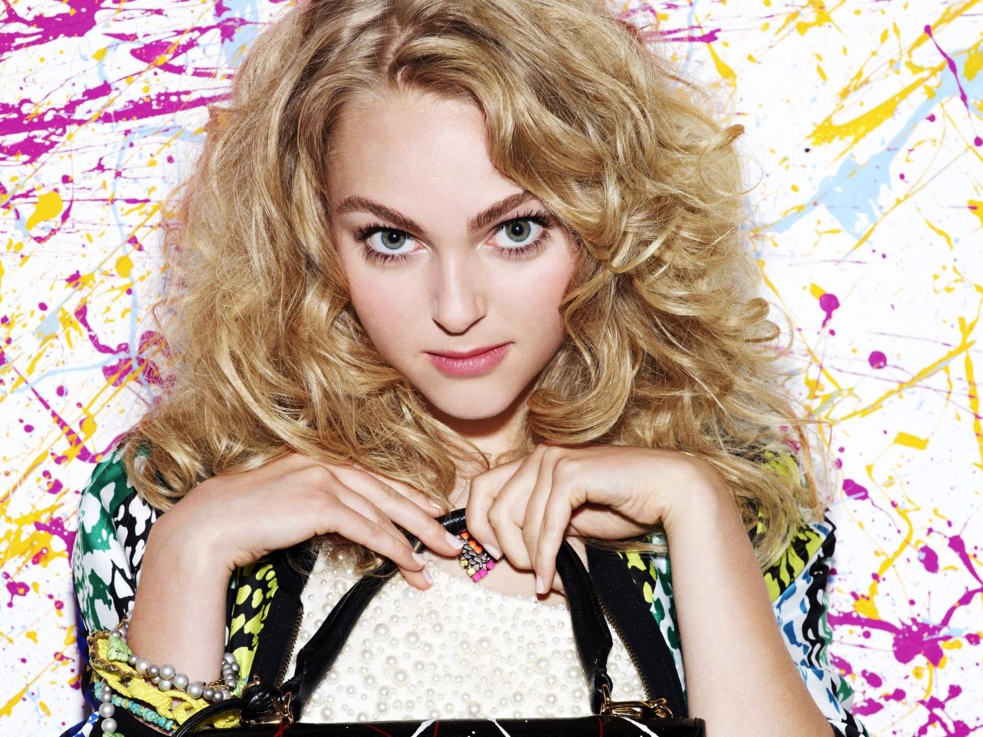 1400x1050 Pretty blonde AnnaSophia Robb Desktop wallpaper 1400x1050