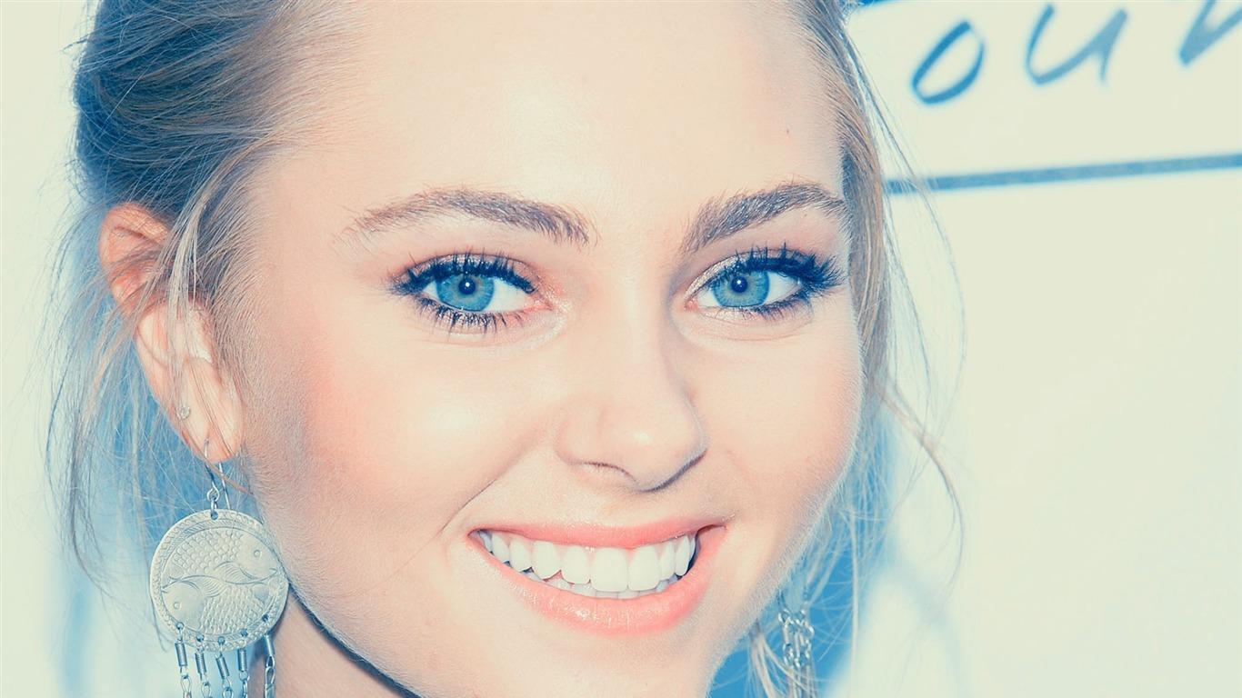 1366x768 AnnaSophia Robb beauty HD photo wallpaper 10