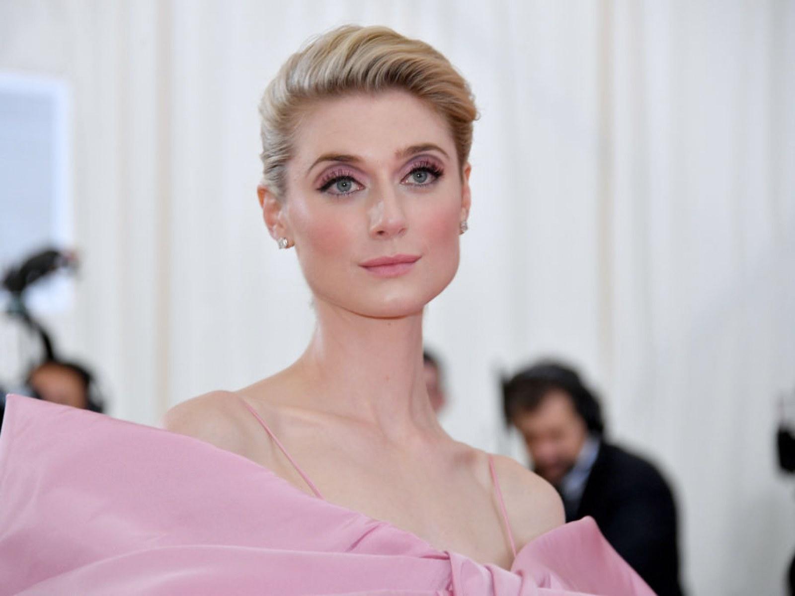 1600x1200 Princess Diana's Height Compared to 'The Crown' Star Elizabeth Debicki