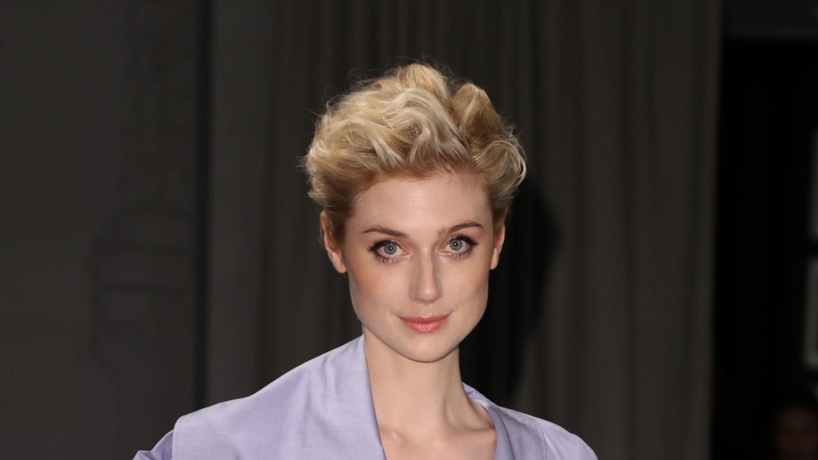 1600x900 First photo of Elizabeth Debicki as Diana disappoint fans. Woman & Home