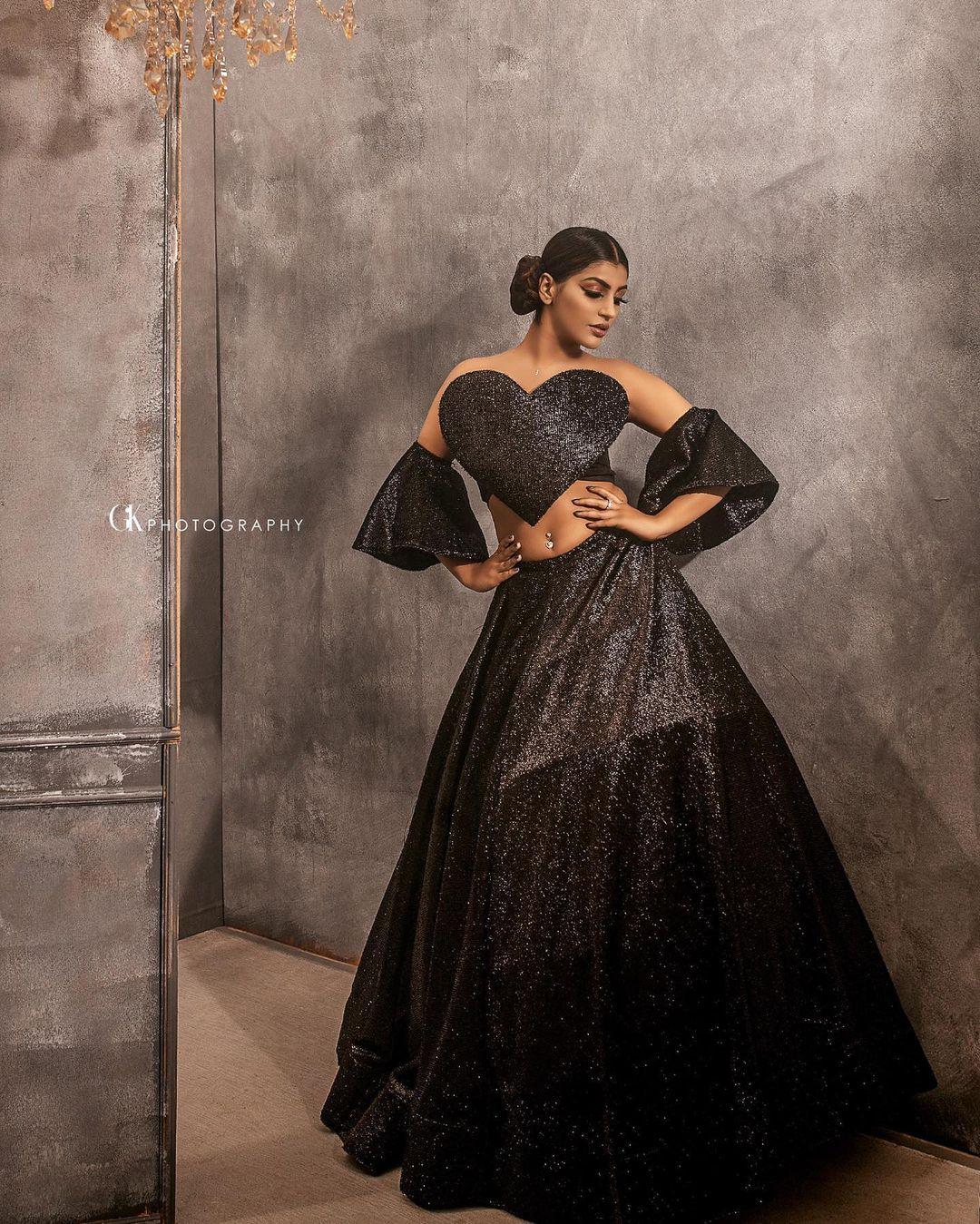 1080x1349 Yashika Anand Hot Romantic Black Dress Photo. Actress Photo