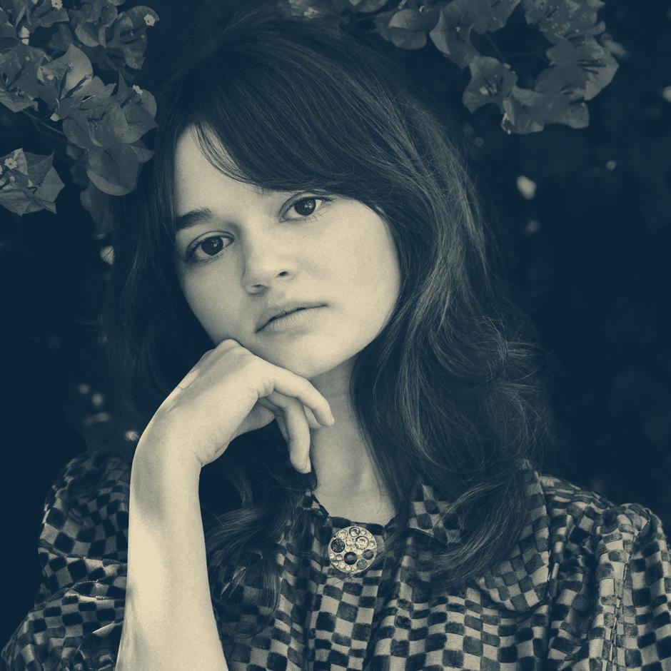 940x940 Ciara Bravo Faris is Unqualified Podcast : Anna Faris is Unqualified Podcast